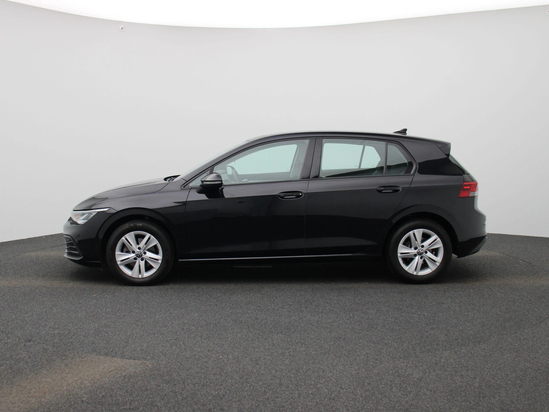 Volkswagen-Golf-image-3