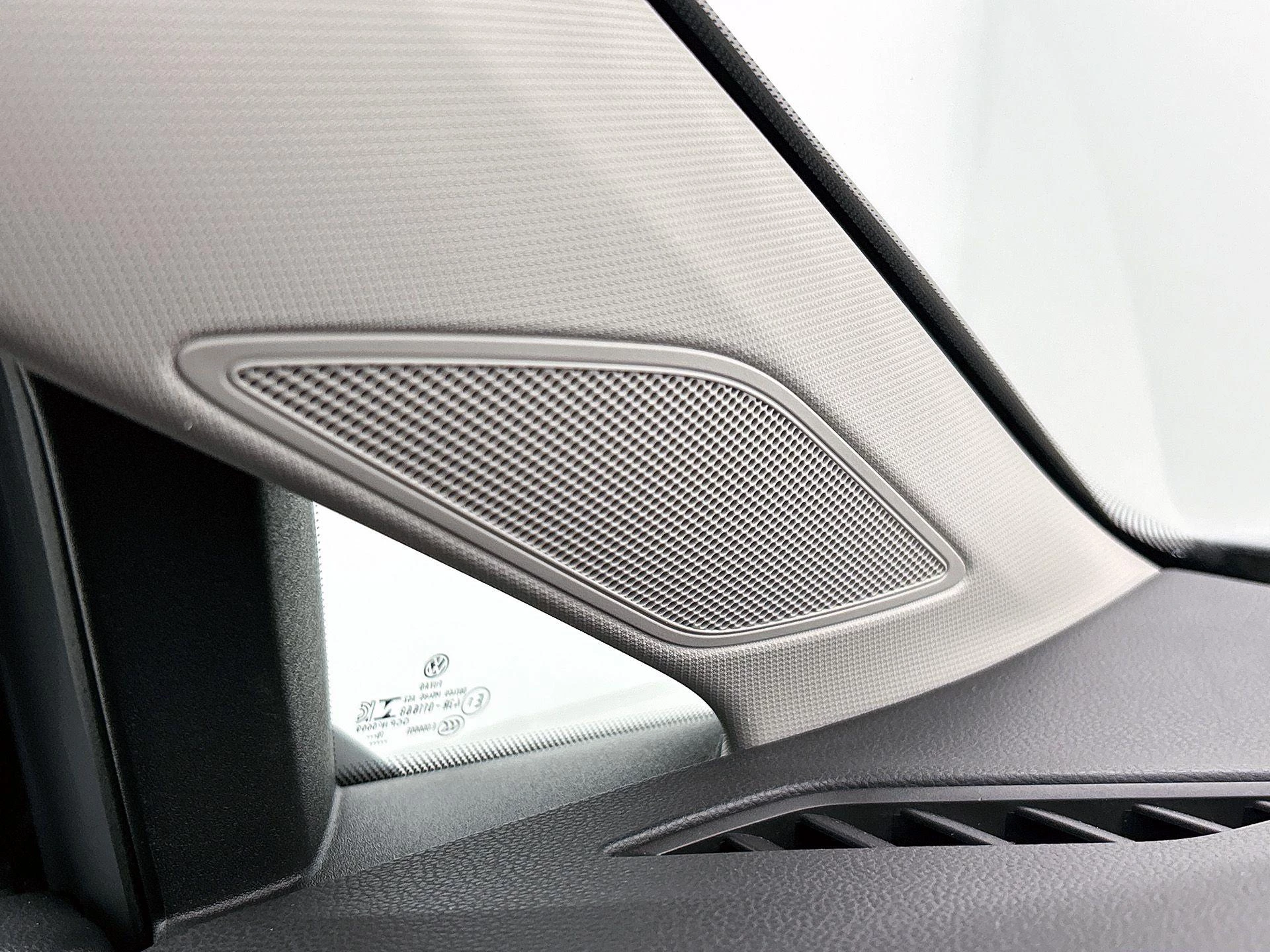 Volkswagen-Golf-image-16