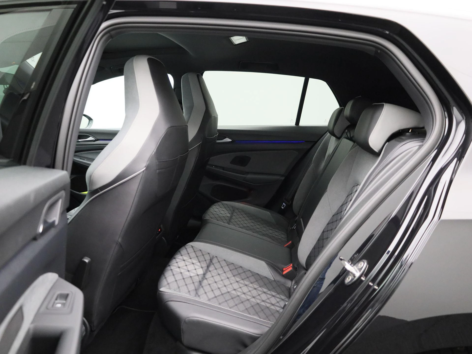 Volkswagen-Golf-image-9