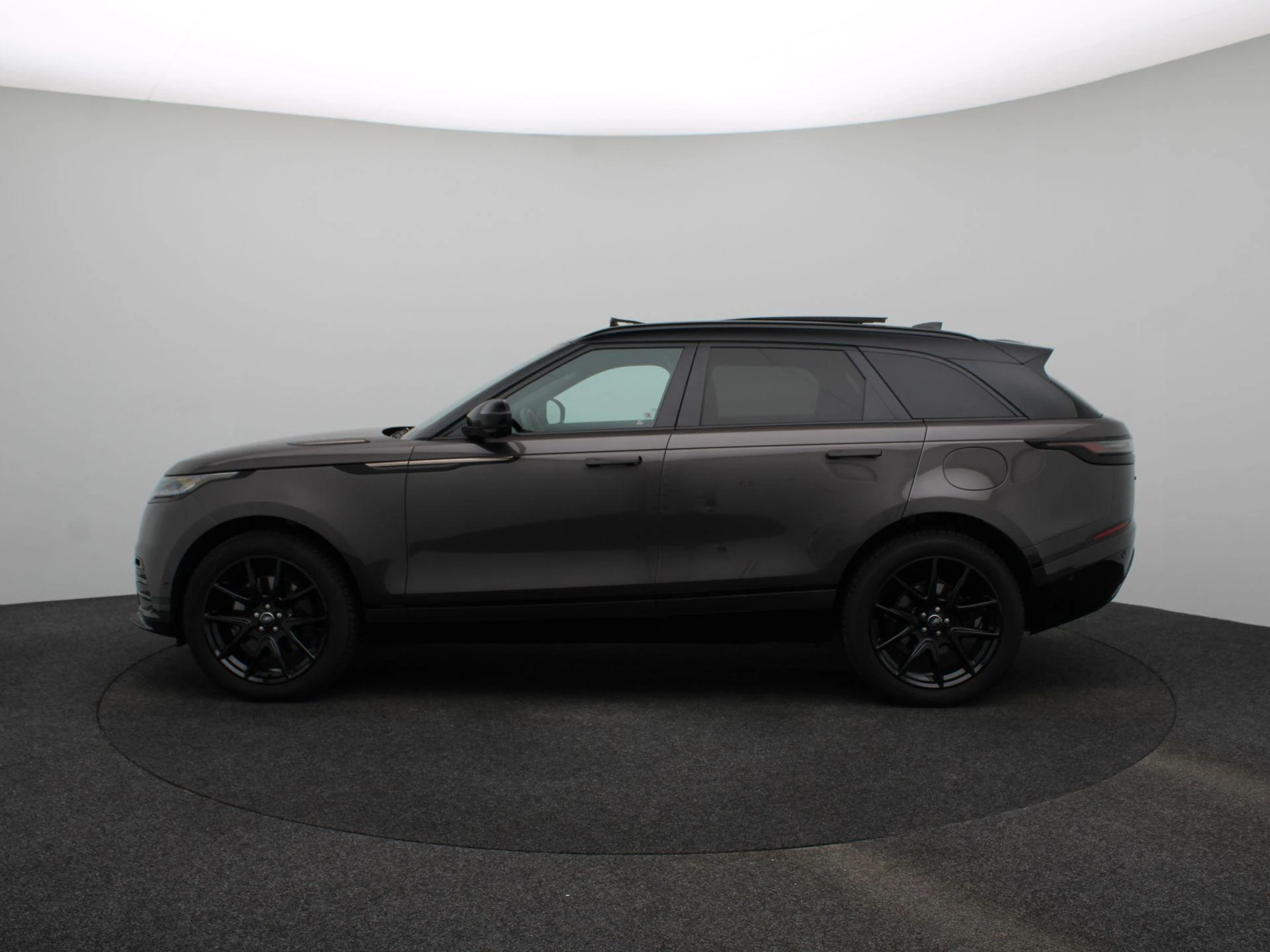 Land Rover-Range Rover Velar-image-4