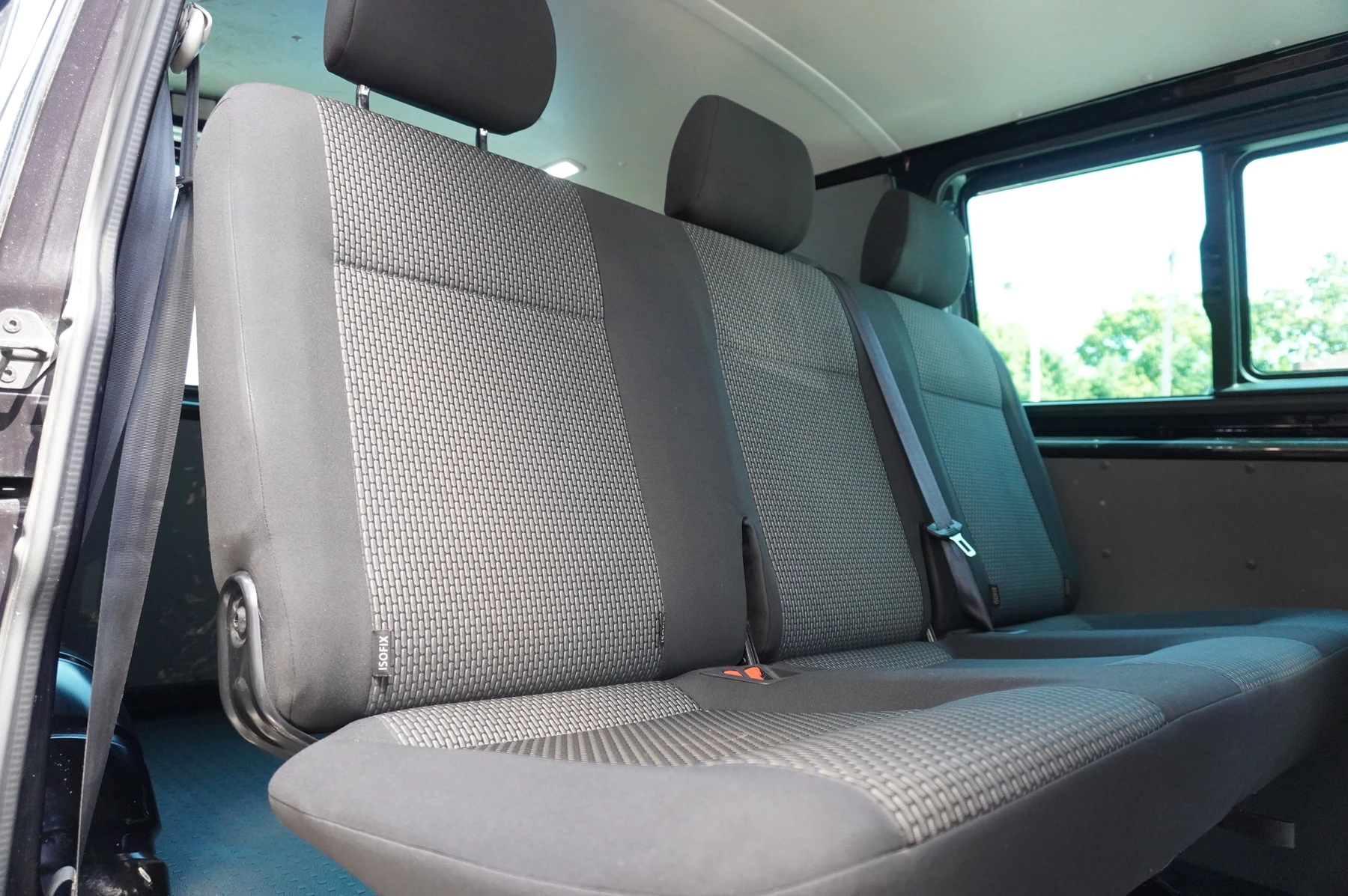 Volkswagen-Transporter-image-11