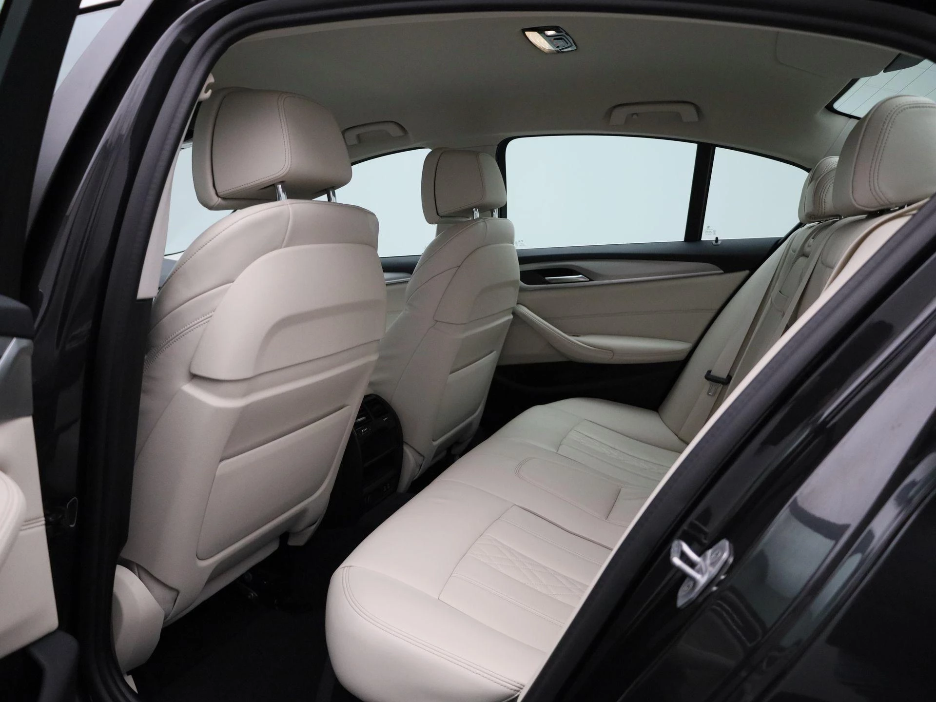 BMW-5 Serie-image-10