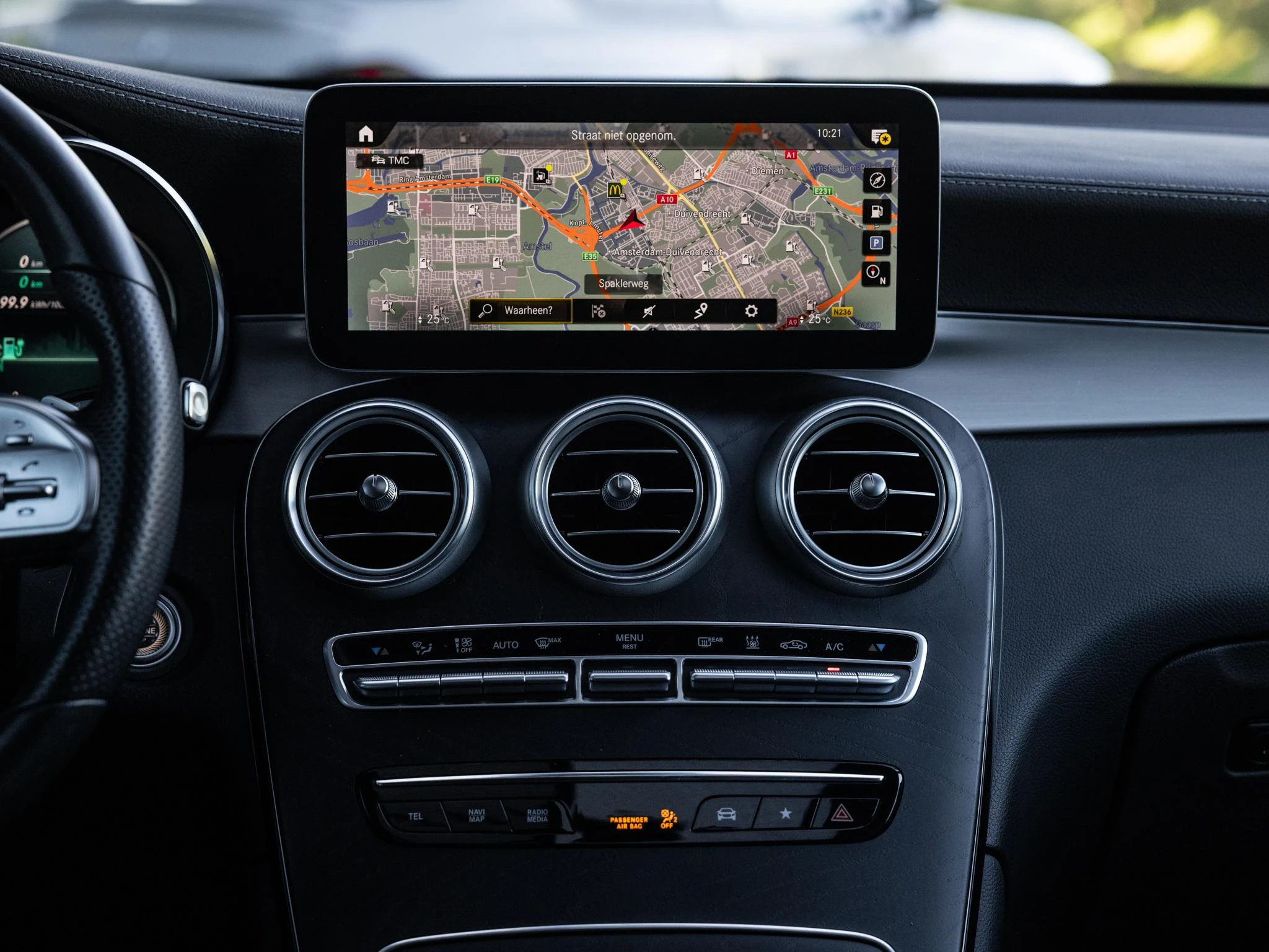 Mercedes-Benz-GLC-image-12