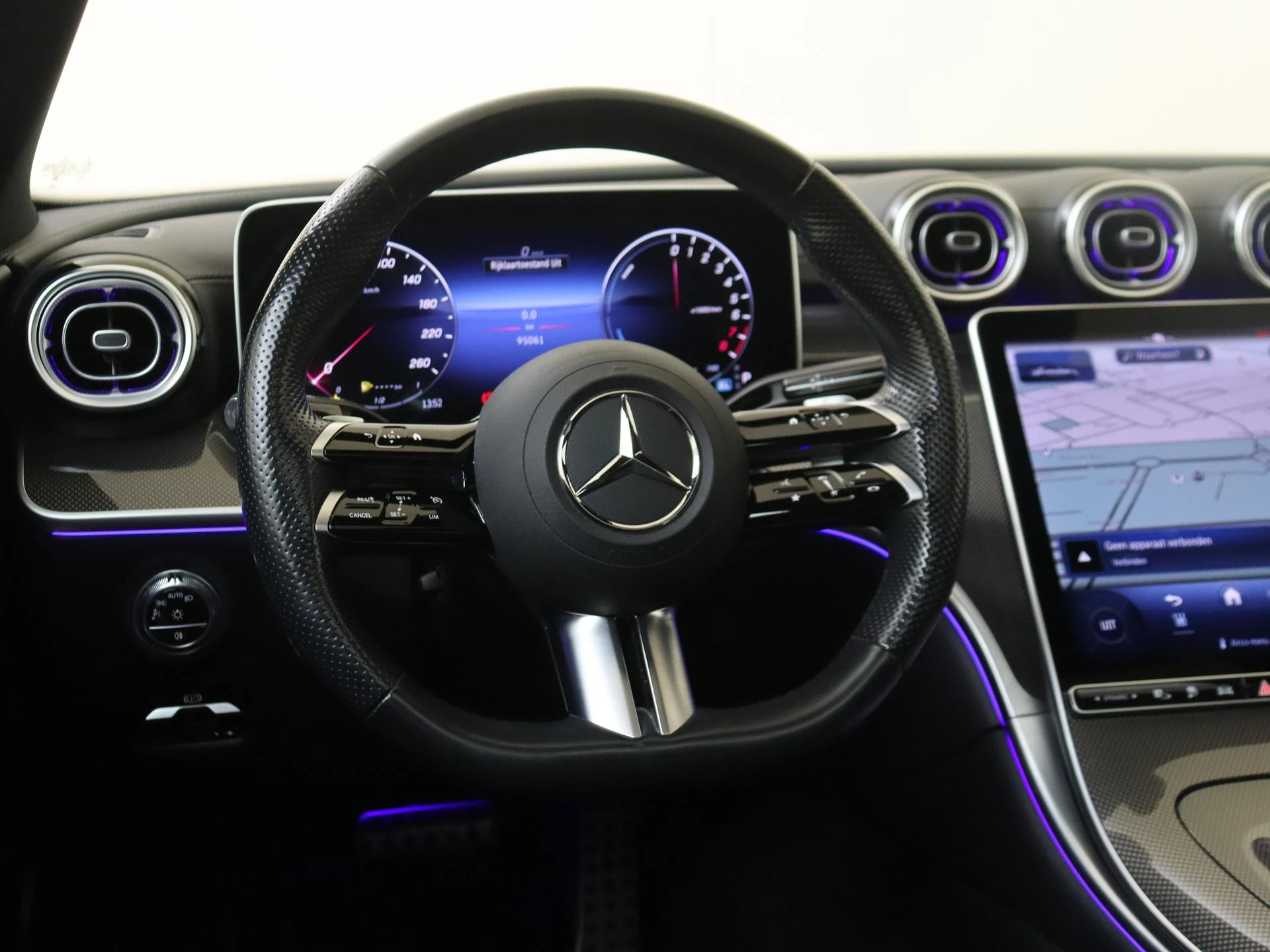 Mercedes-Benz-C-Klasse-image-9