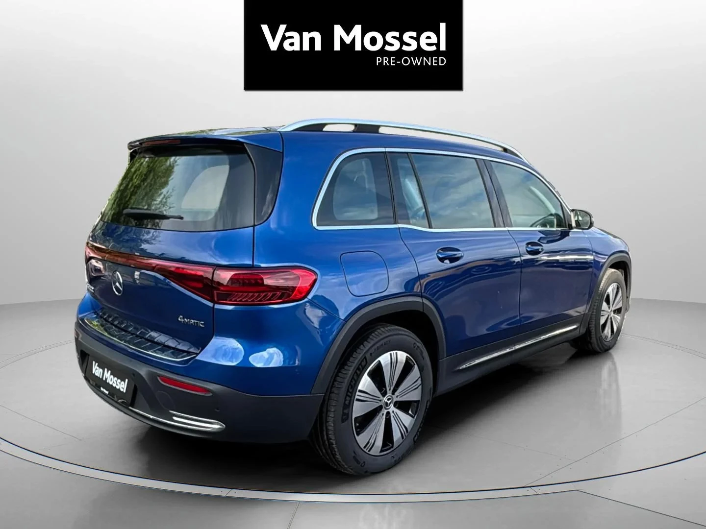 Mercedes-Benz-EQB-image-4