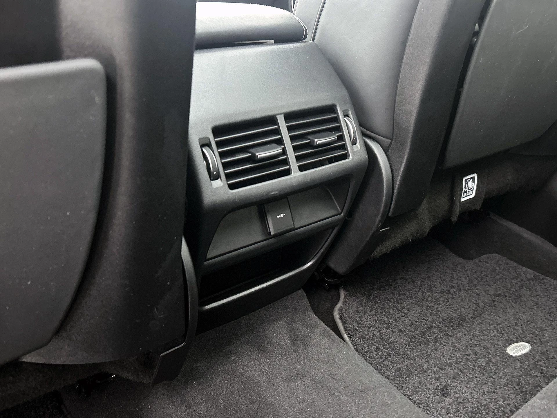 Land Rover-Discovery Sport-image-12