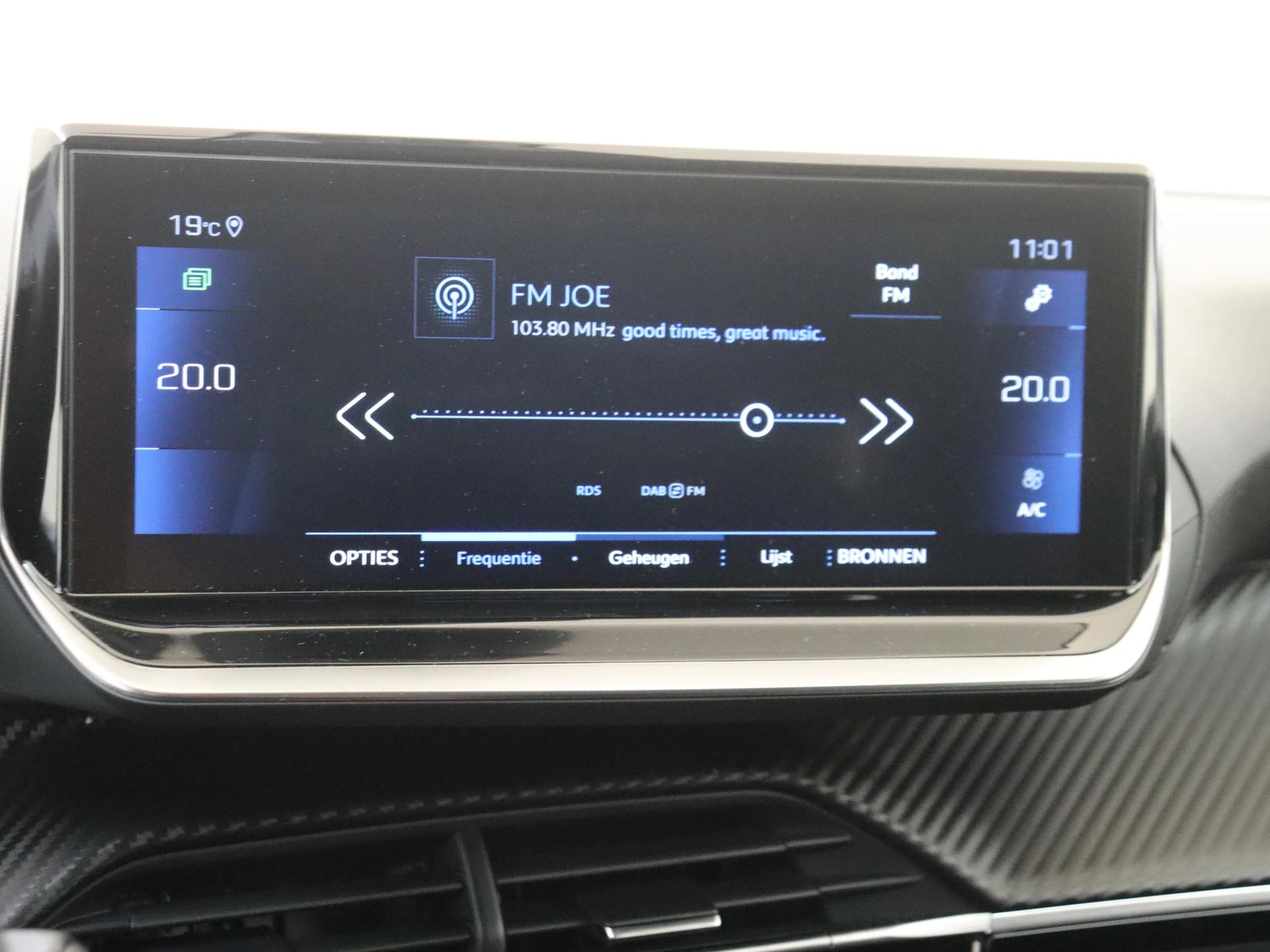 Peugeot-208-image-16