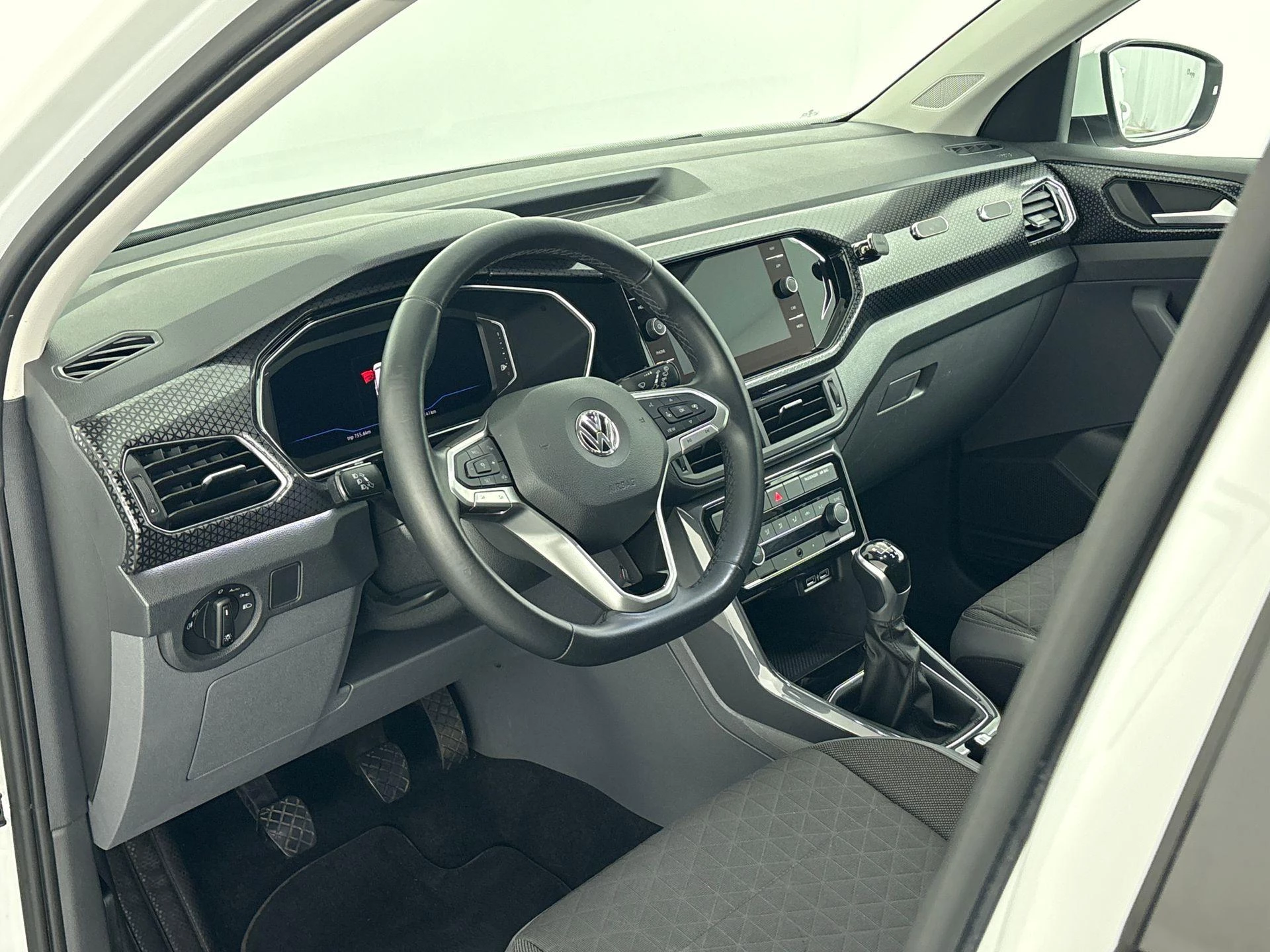 Volkswagen-T-Cross-image-16