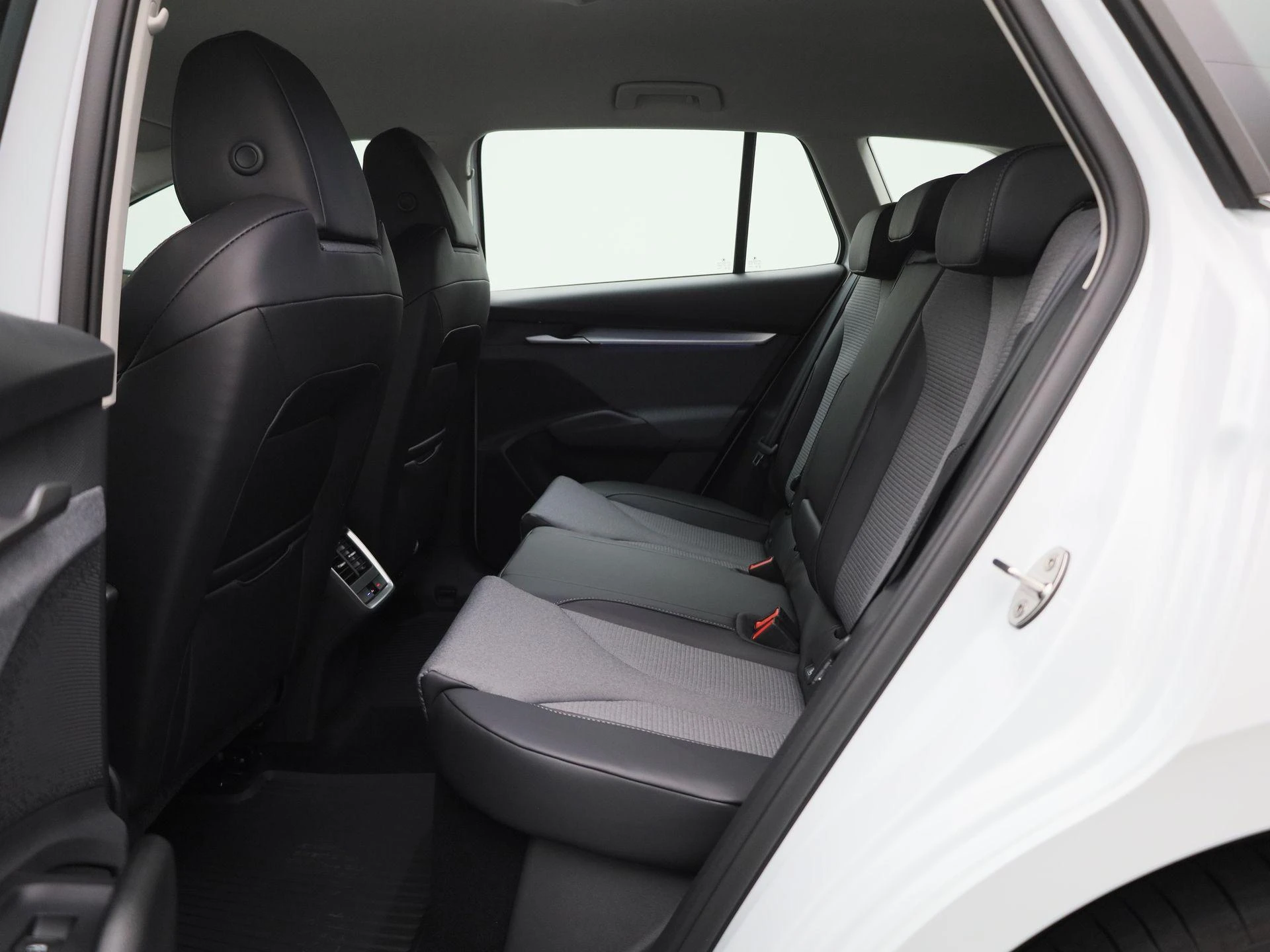 Škoda-Enyaq iV-image-11