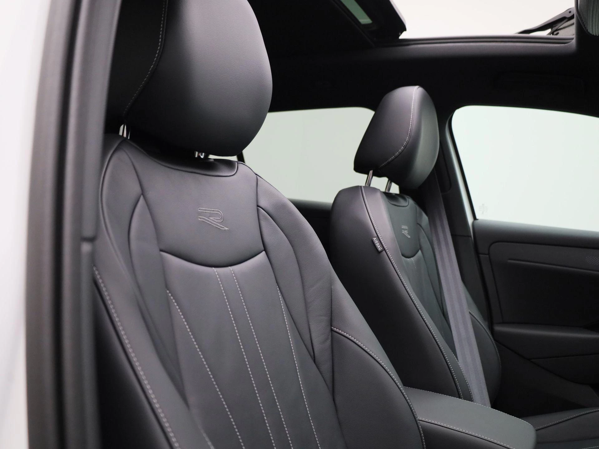 Volkswagen-T-Roc-image-40