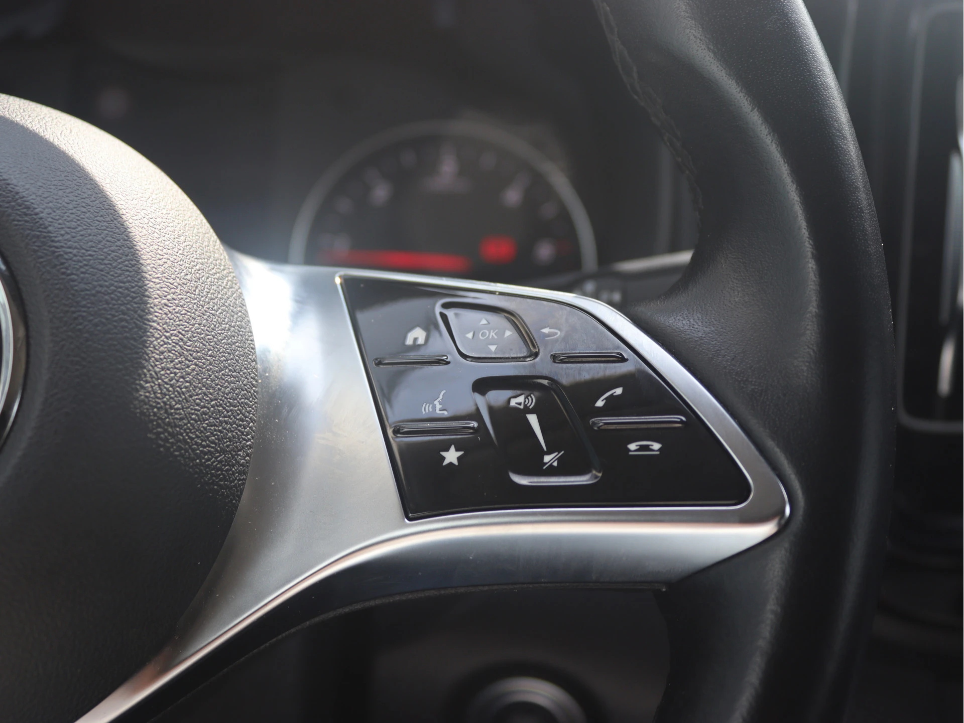 Mercedes-Benz-Vito-image-7