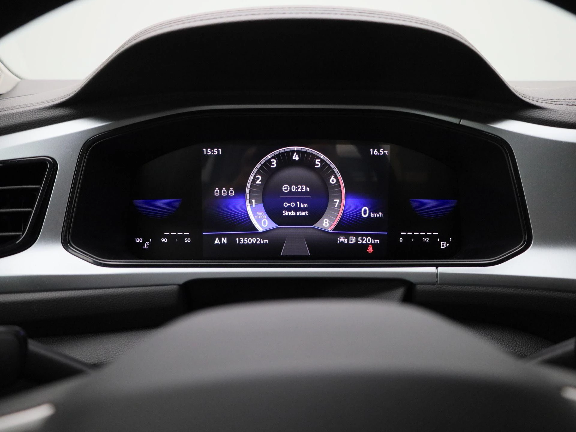 Volkswagen-T-Roc-image-12