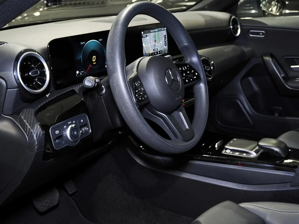 Mercedes-Benz-CLA 250 e-image-9