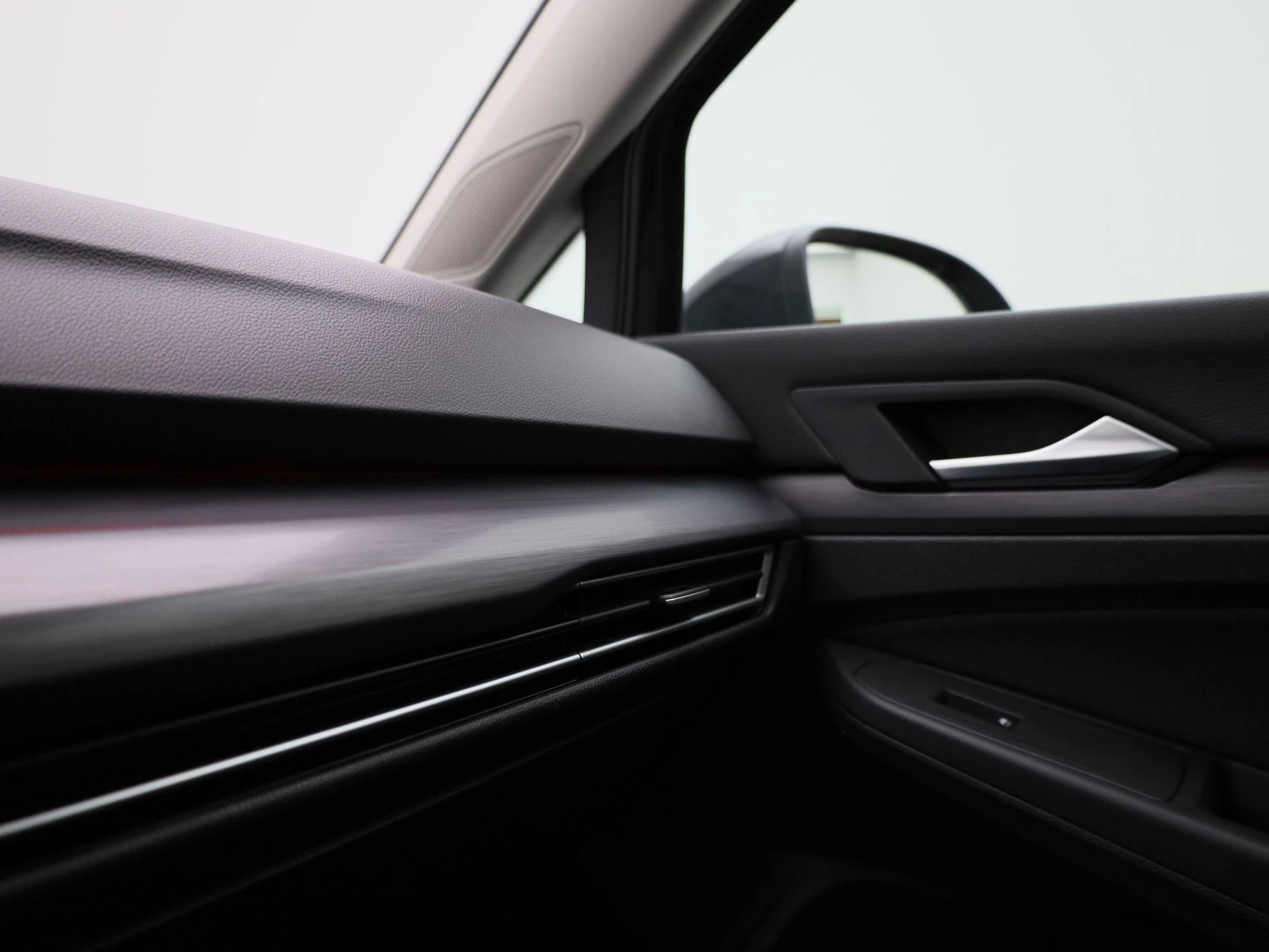 Volkswagen-Golf-image-26