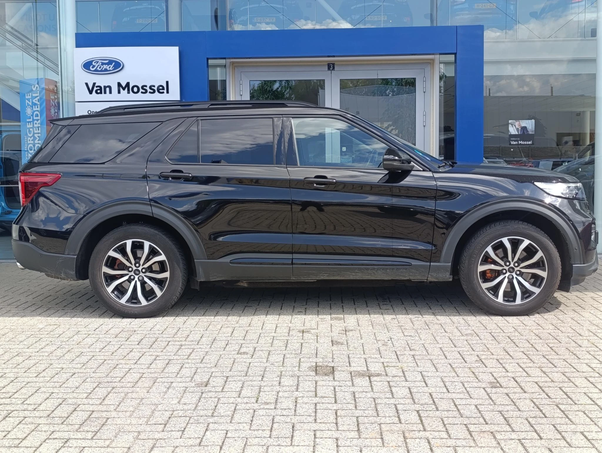 Ford-Explorer-image-4