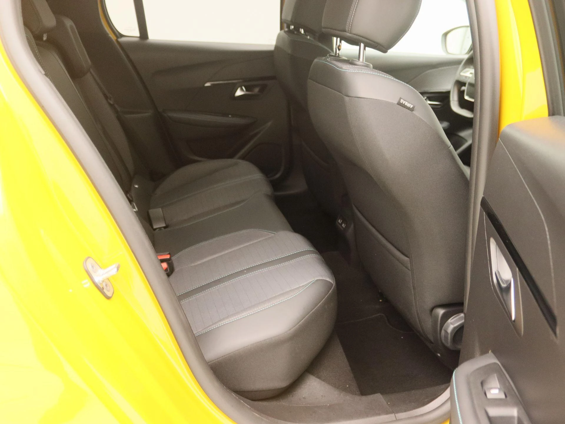 Peugeot-208-image-23