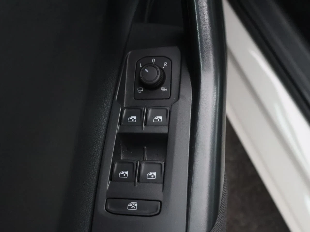 Volkswagen-Polo-image-10