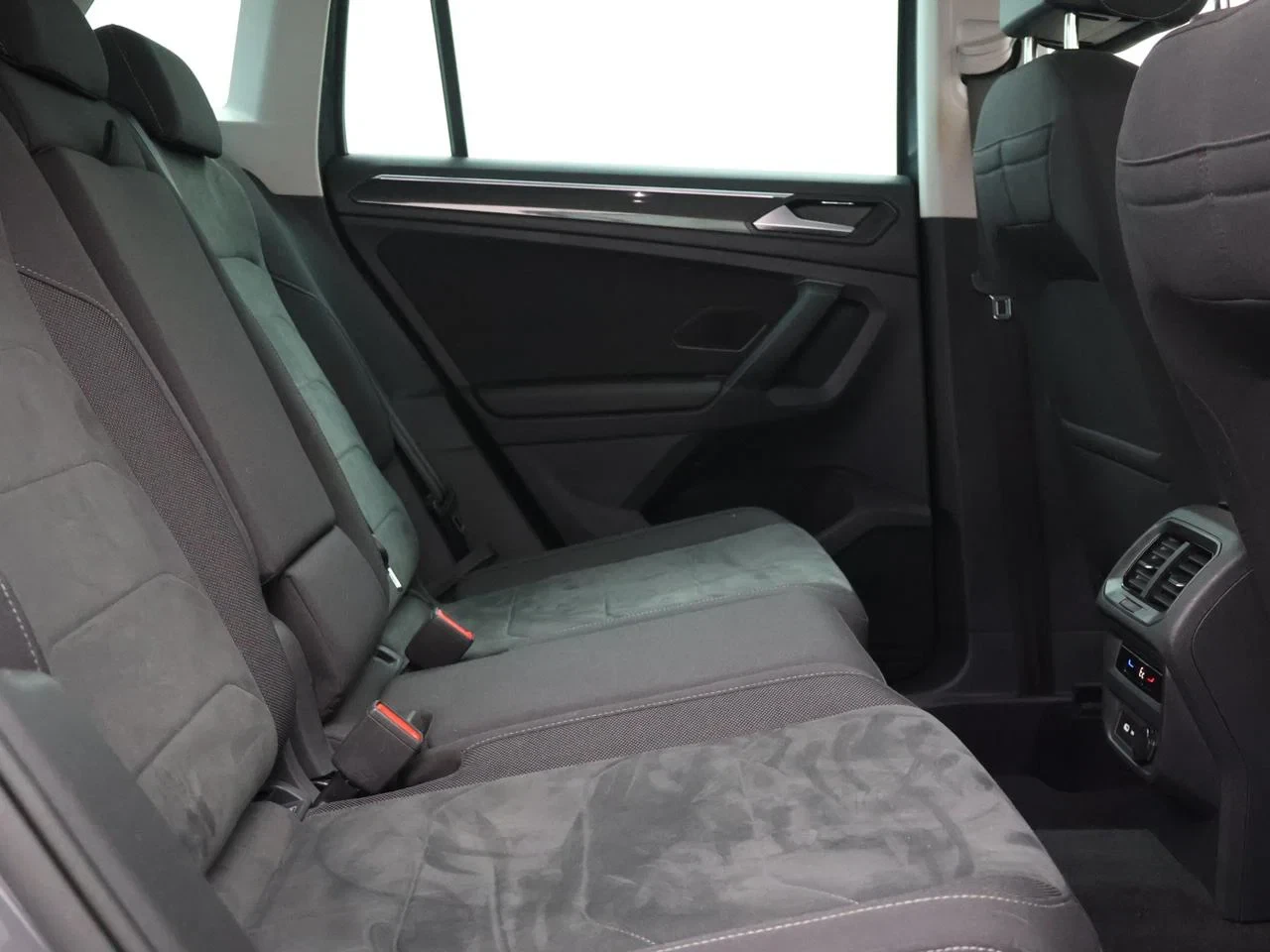 Volkswagen-Tiguan-image-21
