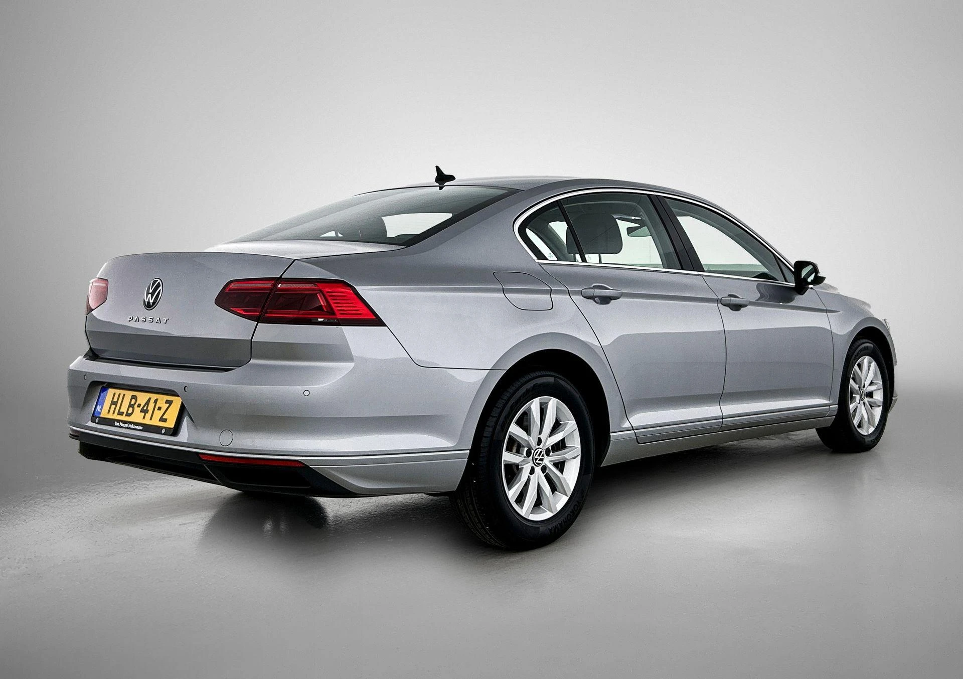 Volkswagen-Passat-image-3