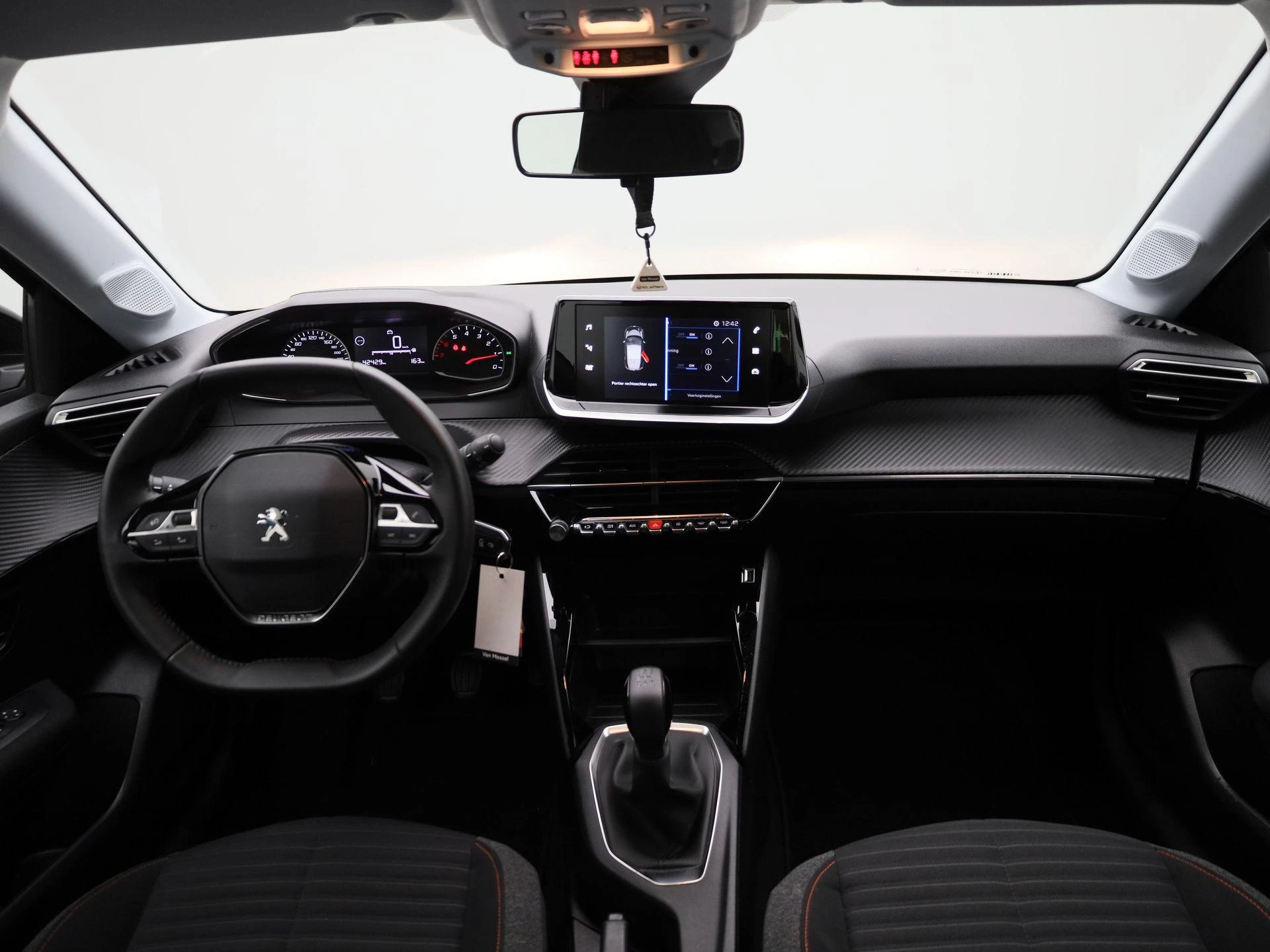 Peugeot 208 - 32