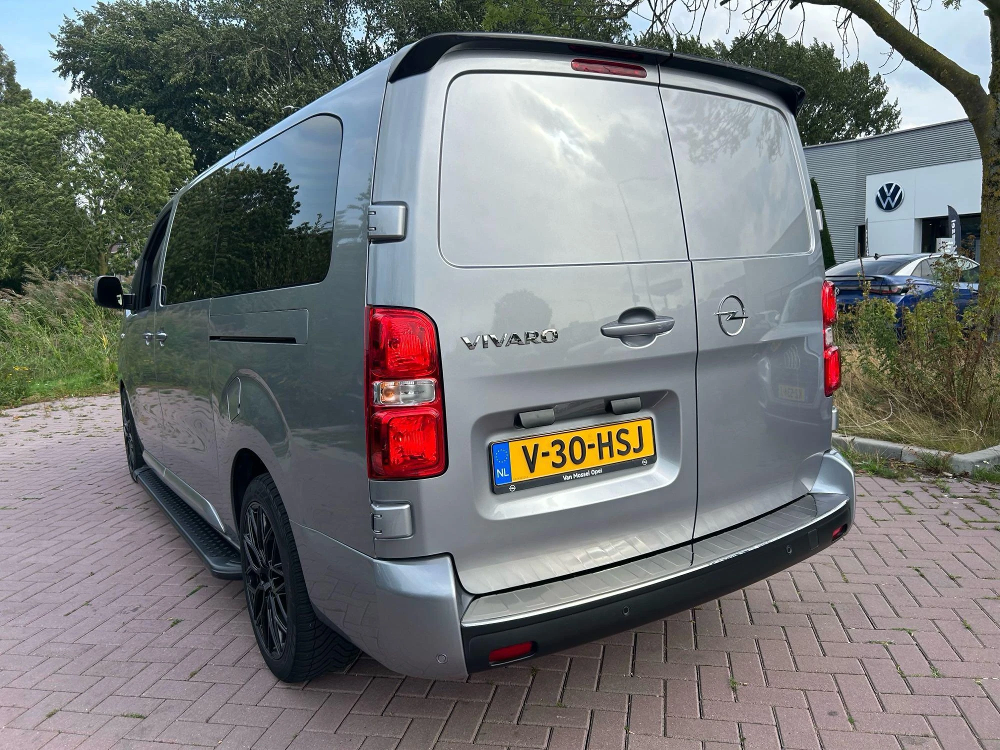 Opel-Vivaro-image-1