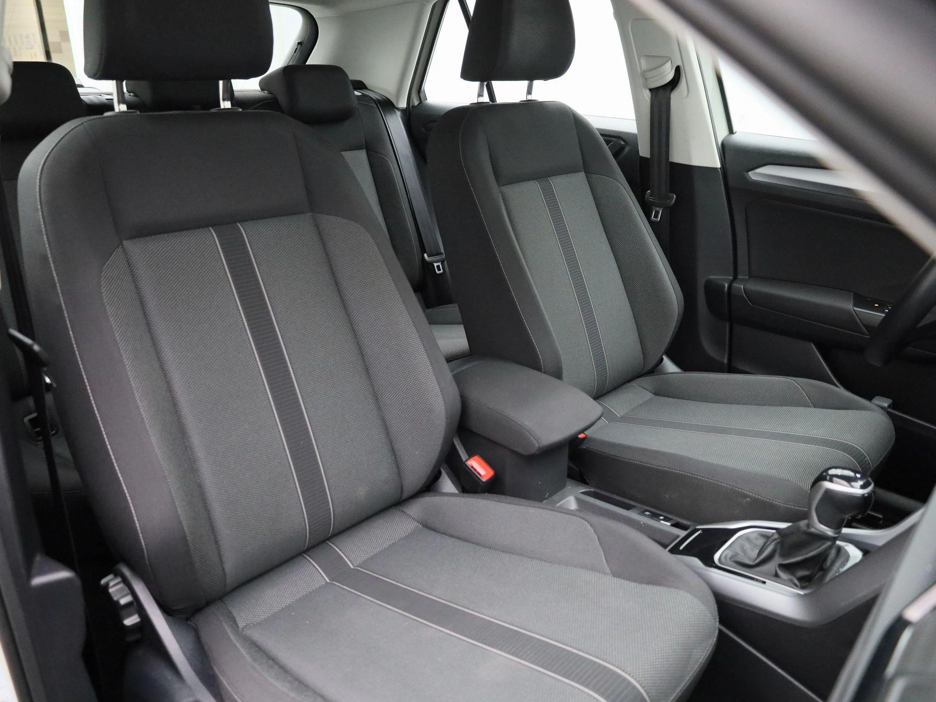 Volkswagen-T-Roc-image-38