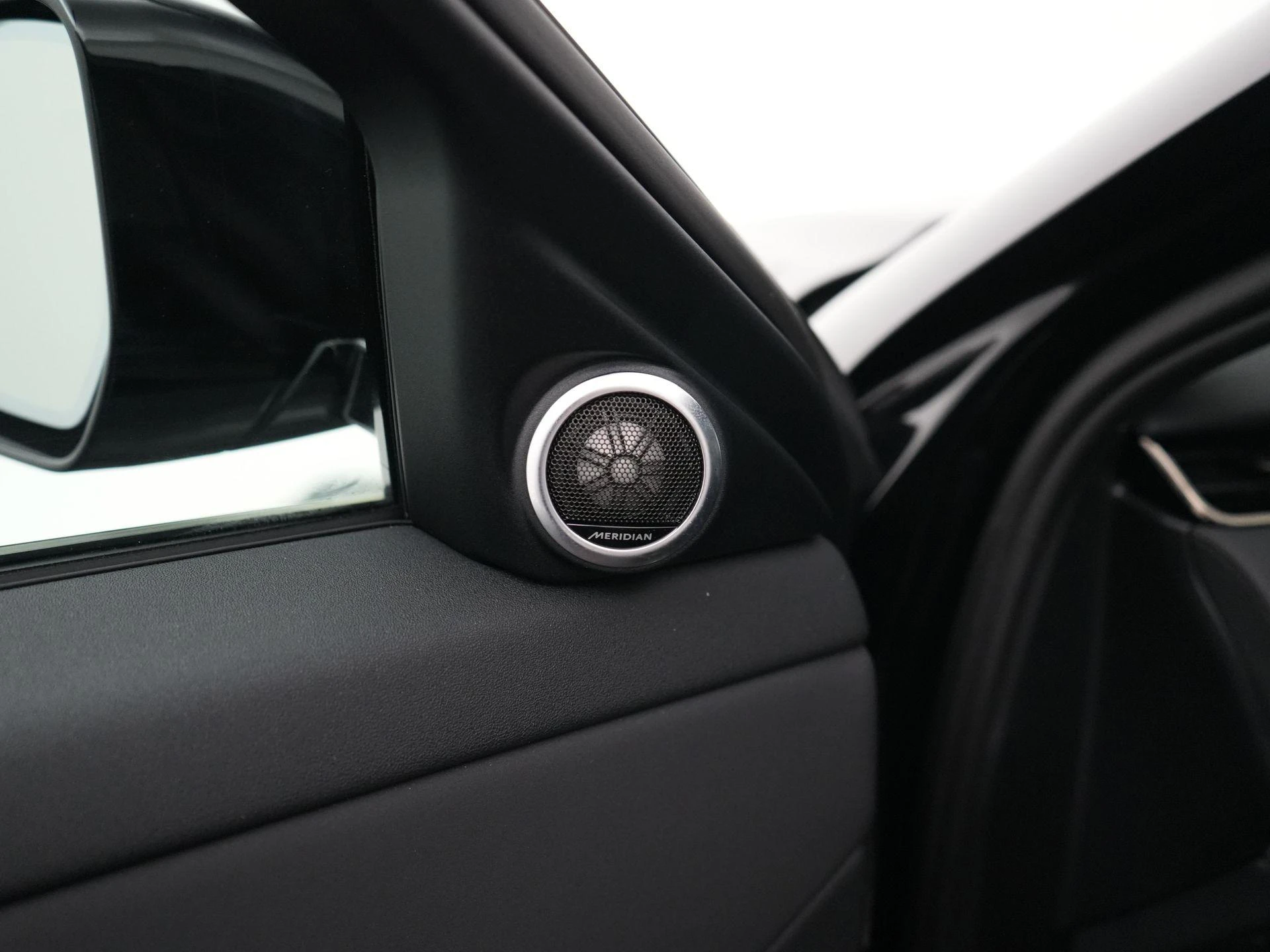 Land Rover-Range Rover Evoque-image-30