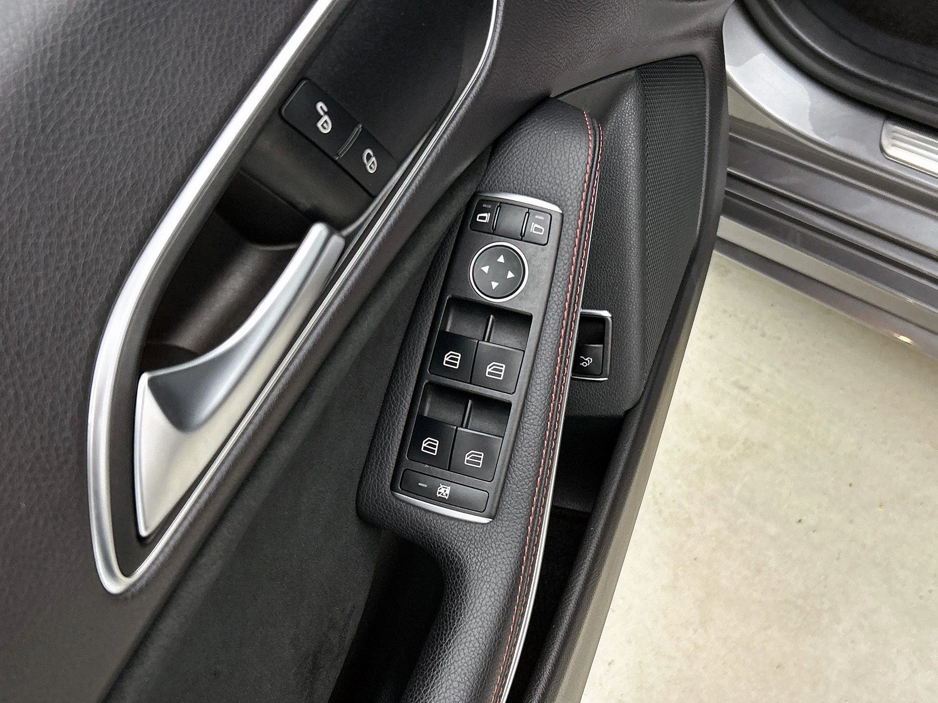 Mercedes-Benz-CLA-image-23