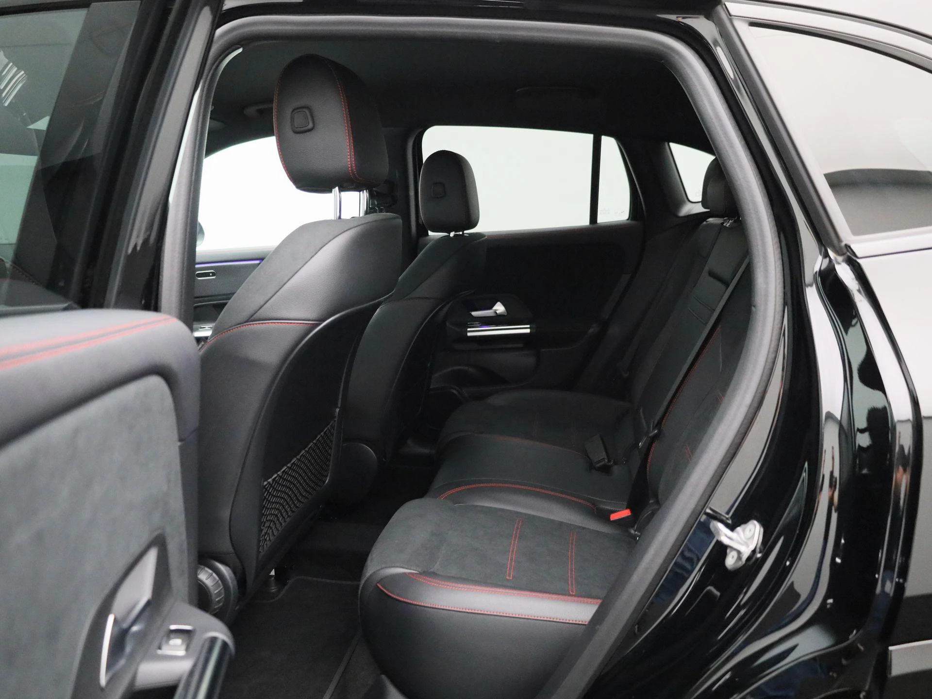 Mercedes-Benz-EQA-image-9