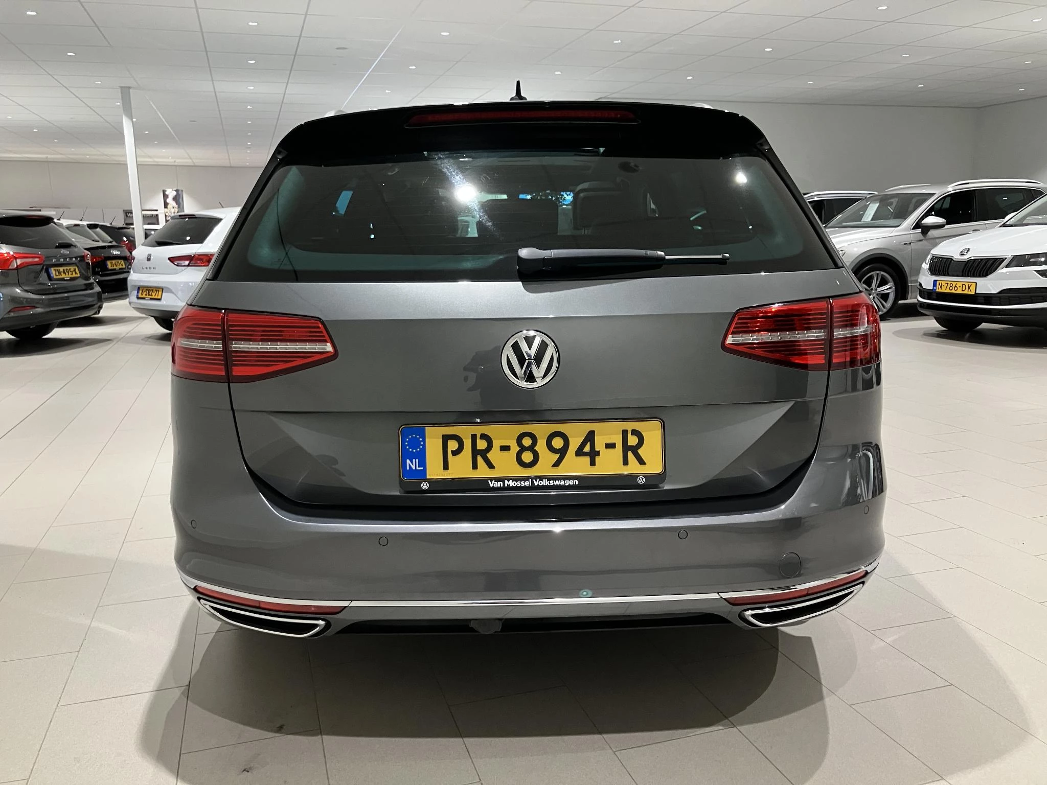 Volkswagen-Passat-image-5
