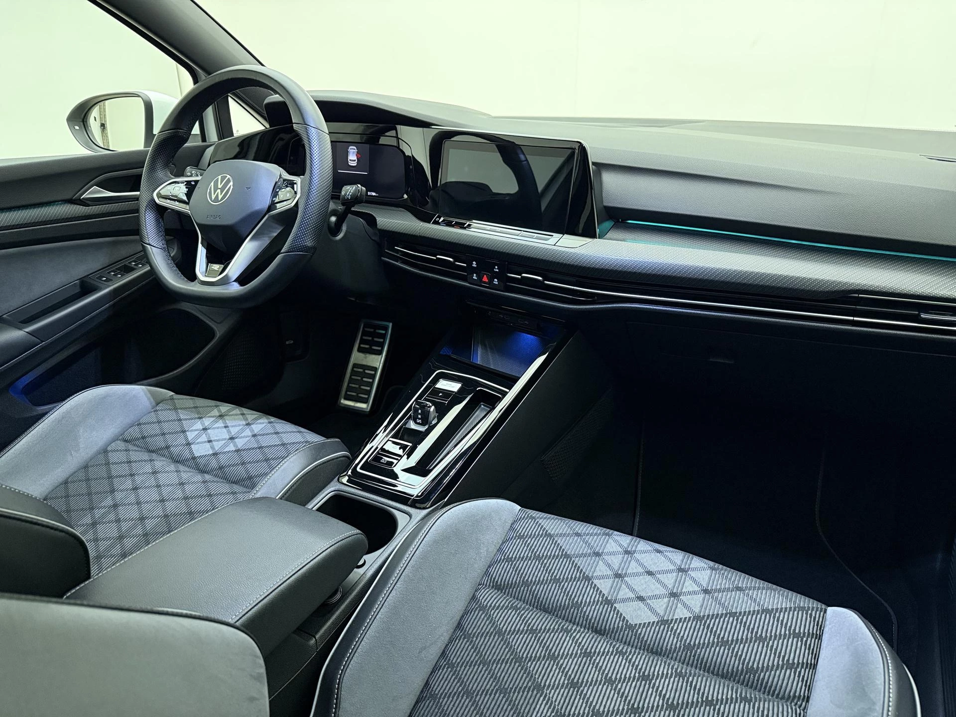 Volkswagen-Golf-image-10