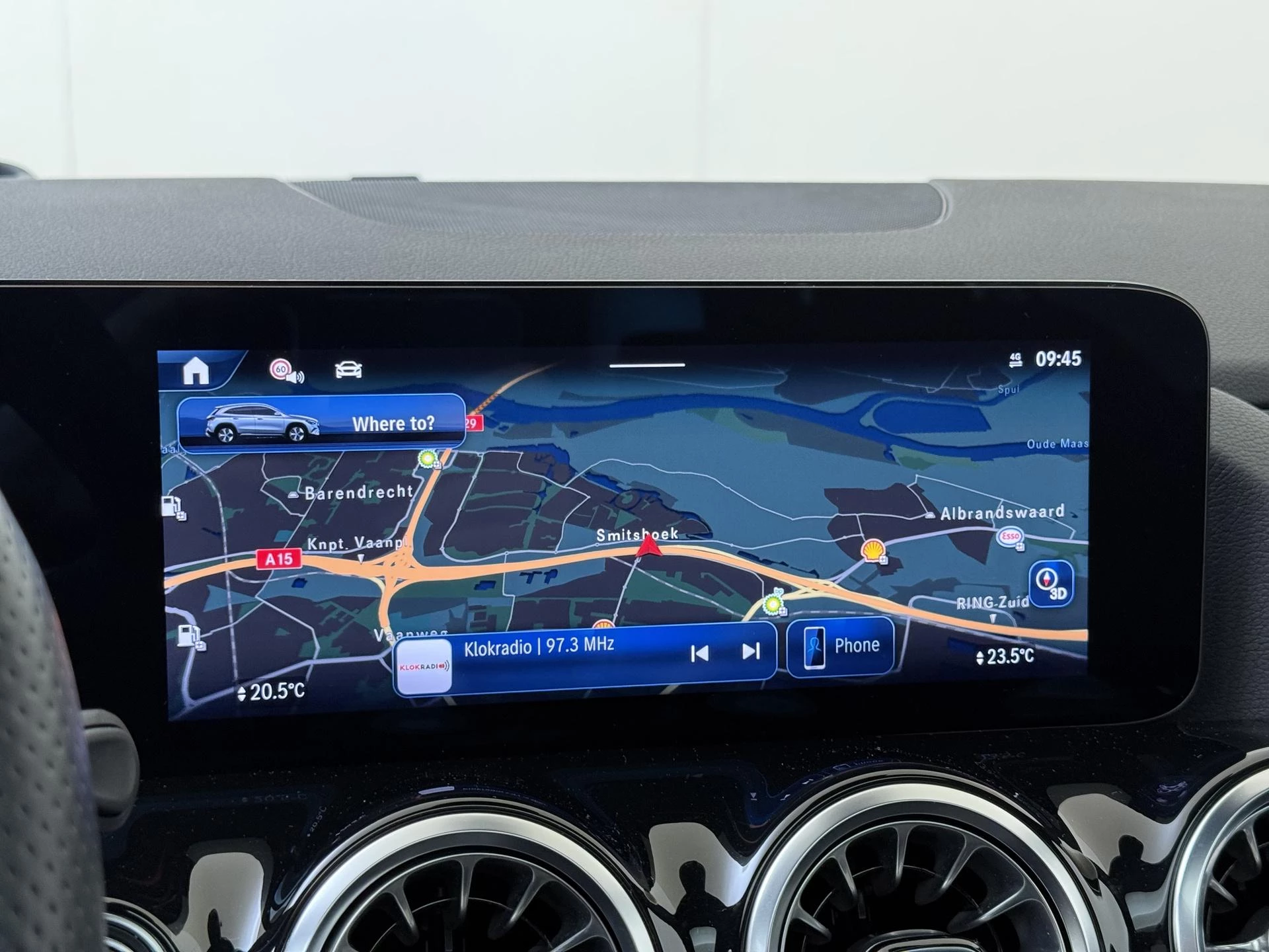 Mercedes-Benz-GLA-image-19