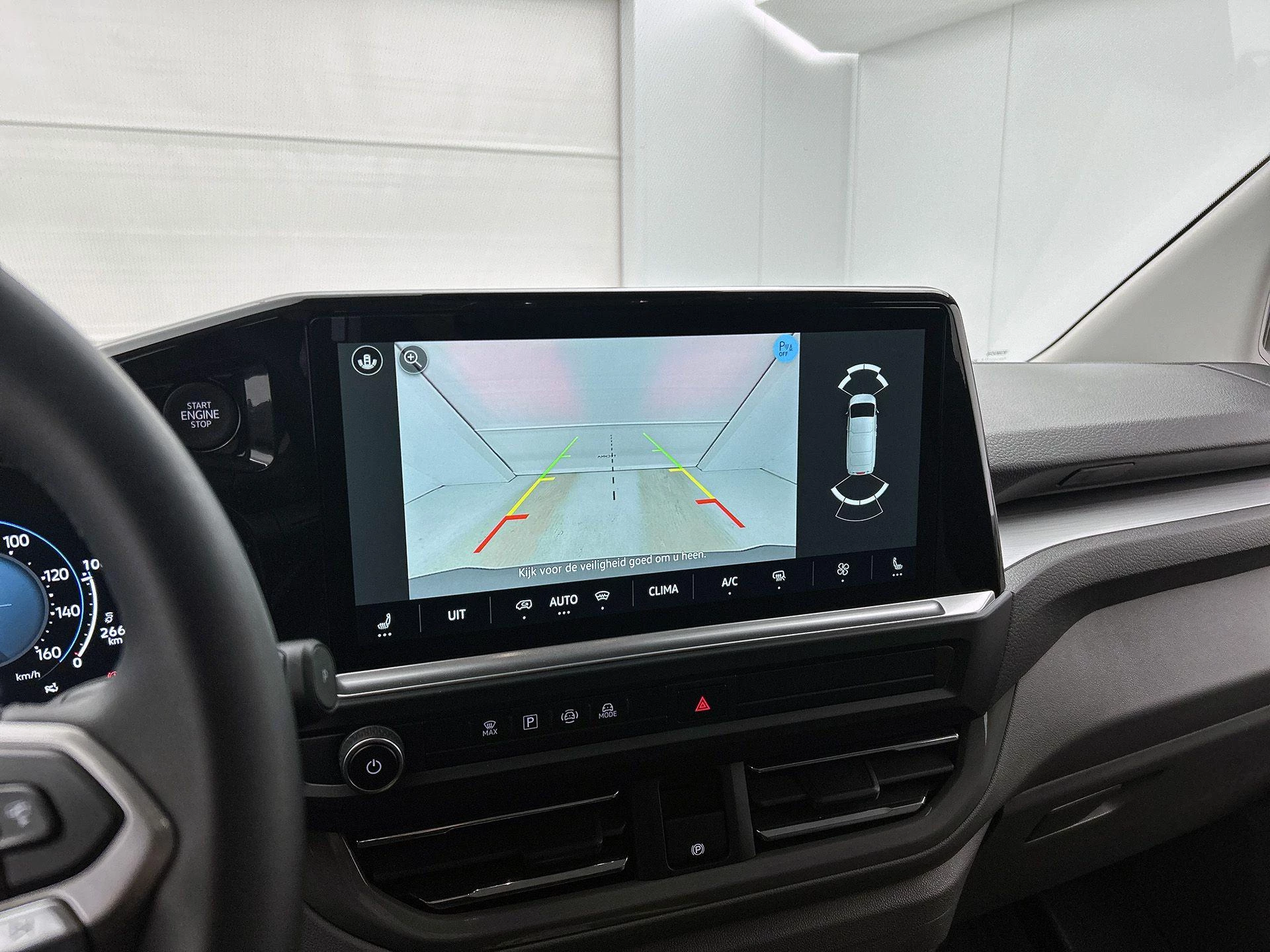 Volkswagen-e-Transporter-image-16