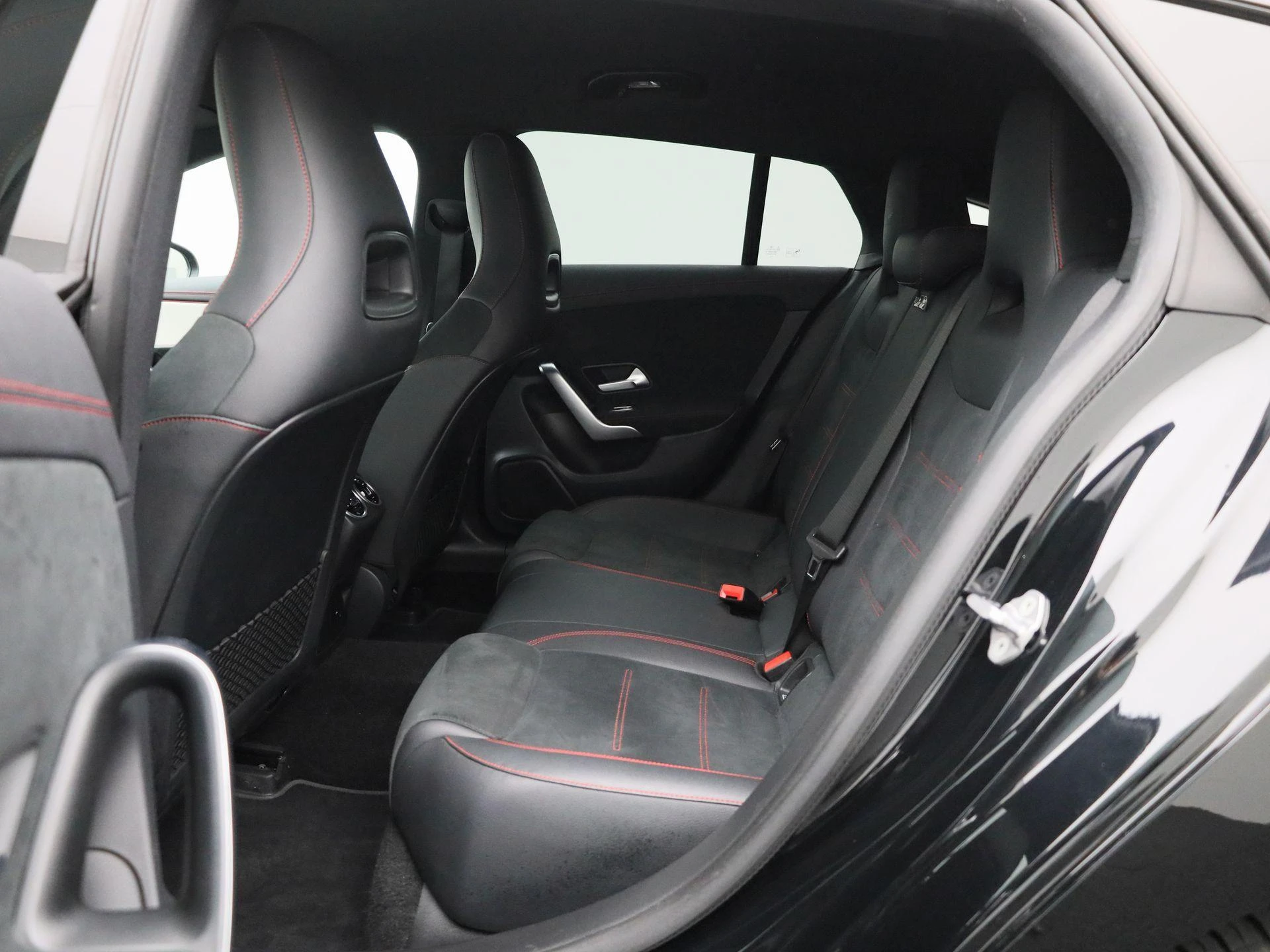 Mercedes-Benz-CLA-image-11