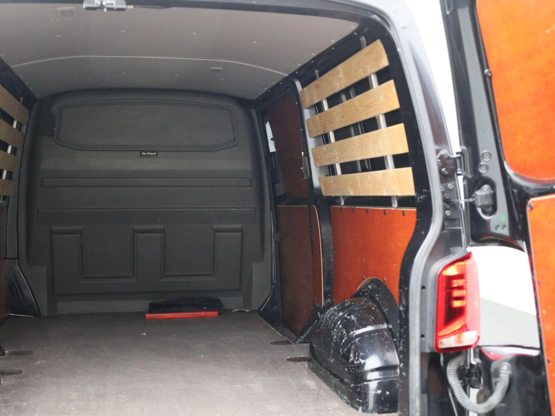 Volkswagen-Transporter-image-15