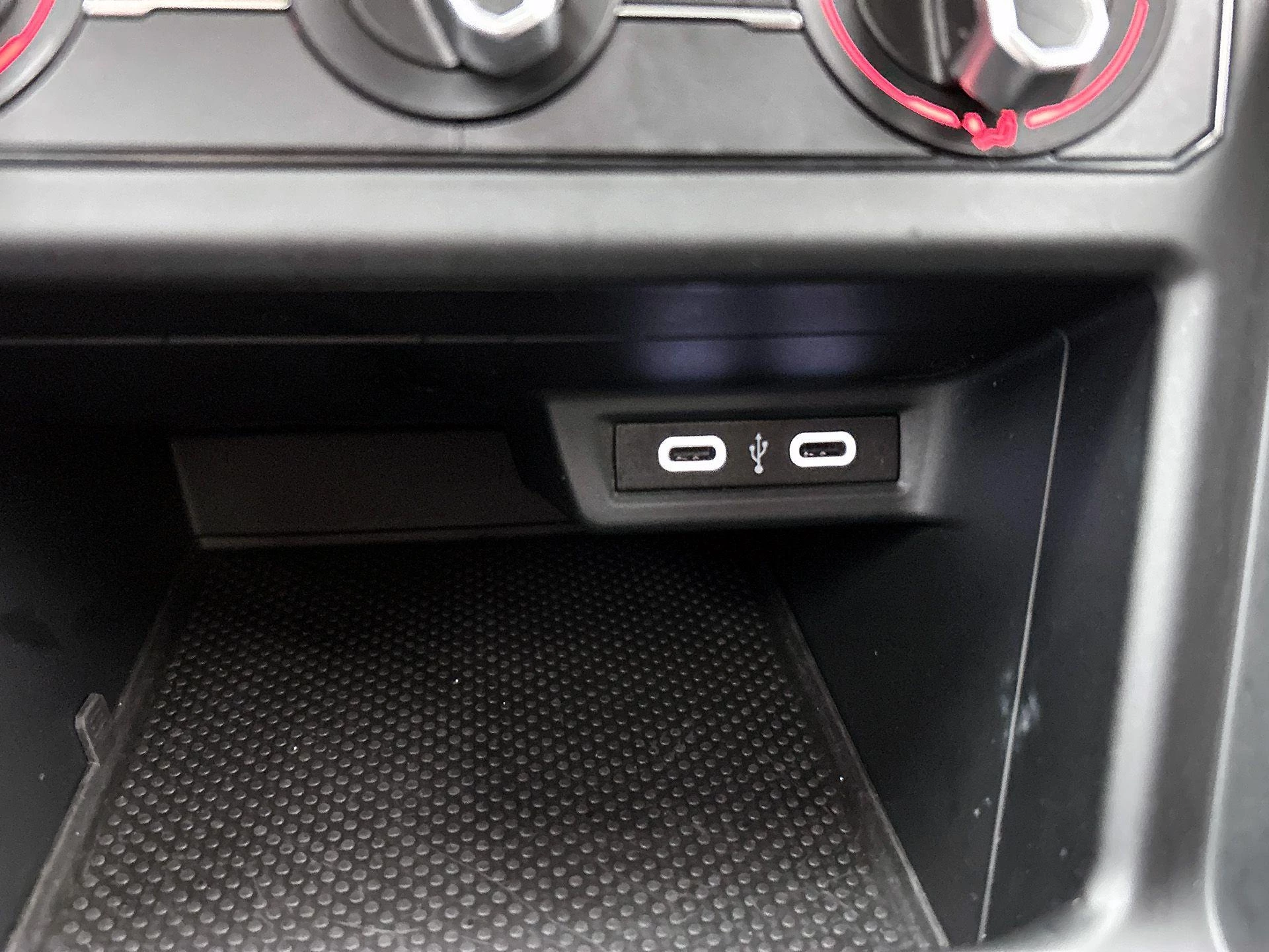Volkswagen-Polo-image-33