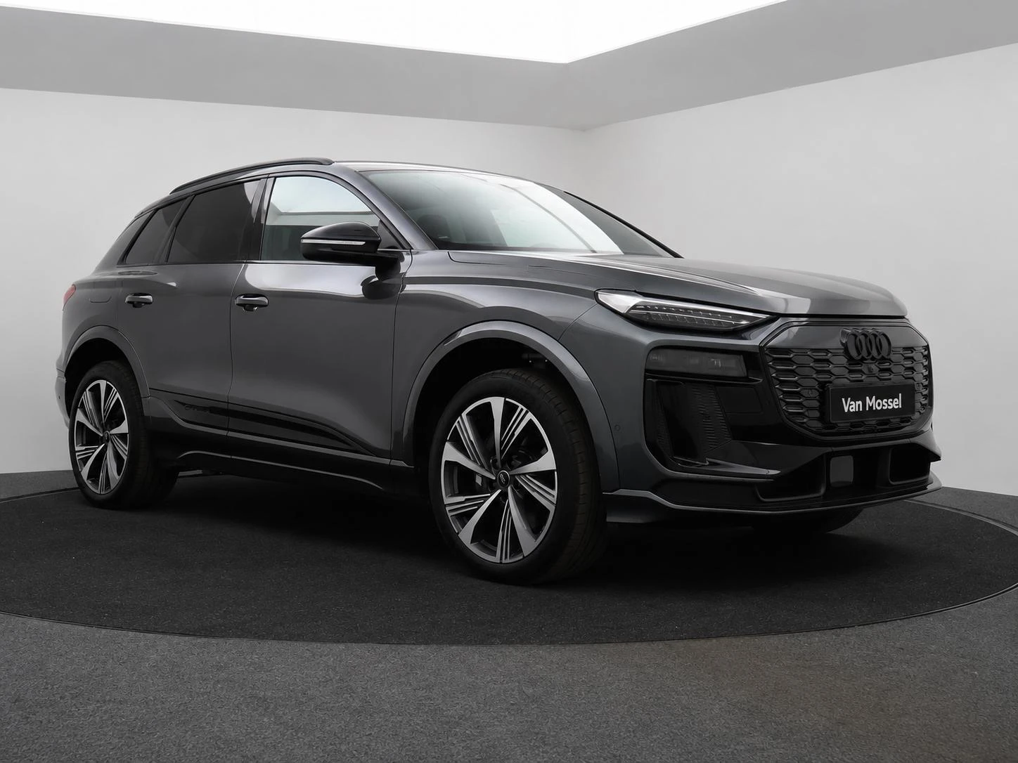Audi-SQ6 e-tron-image-1
