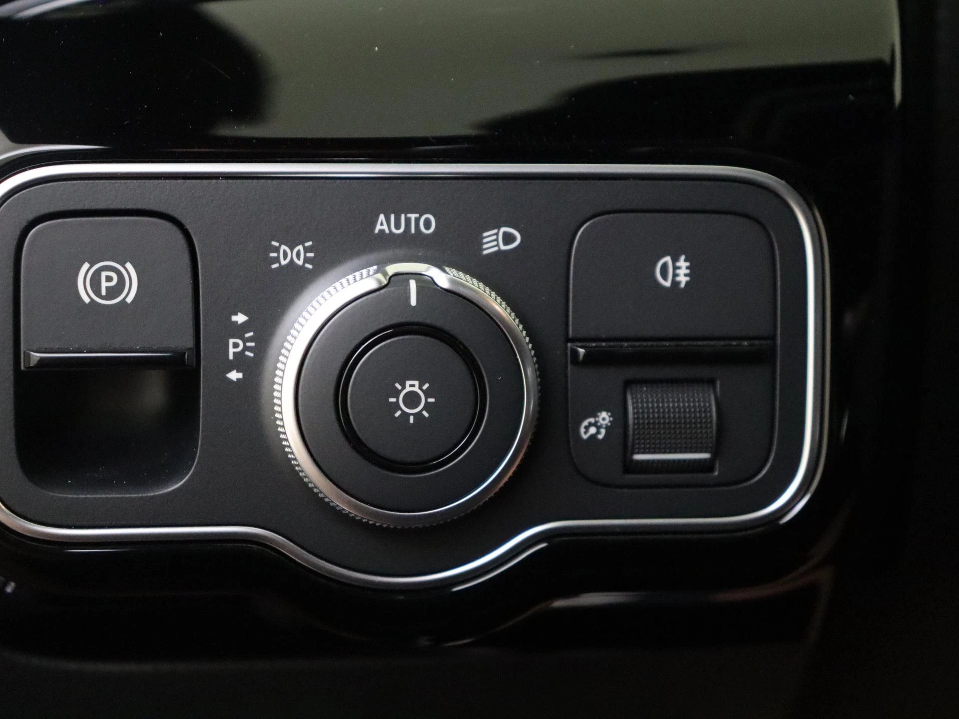 Mercedes-Benz-CLA-image-24