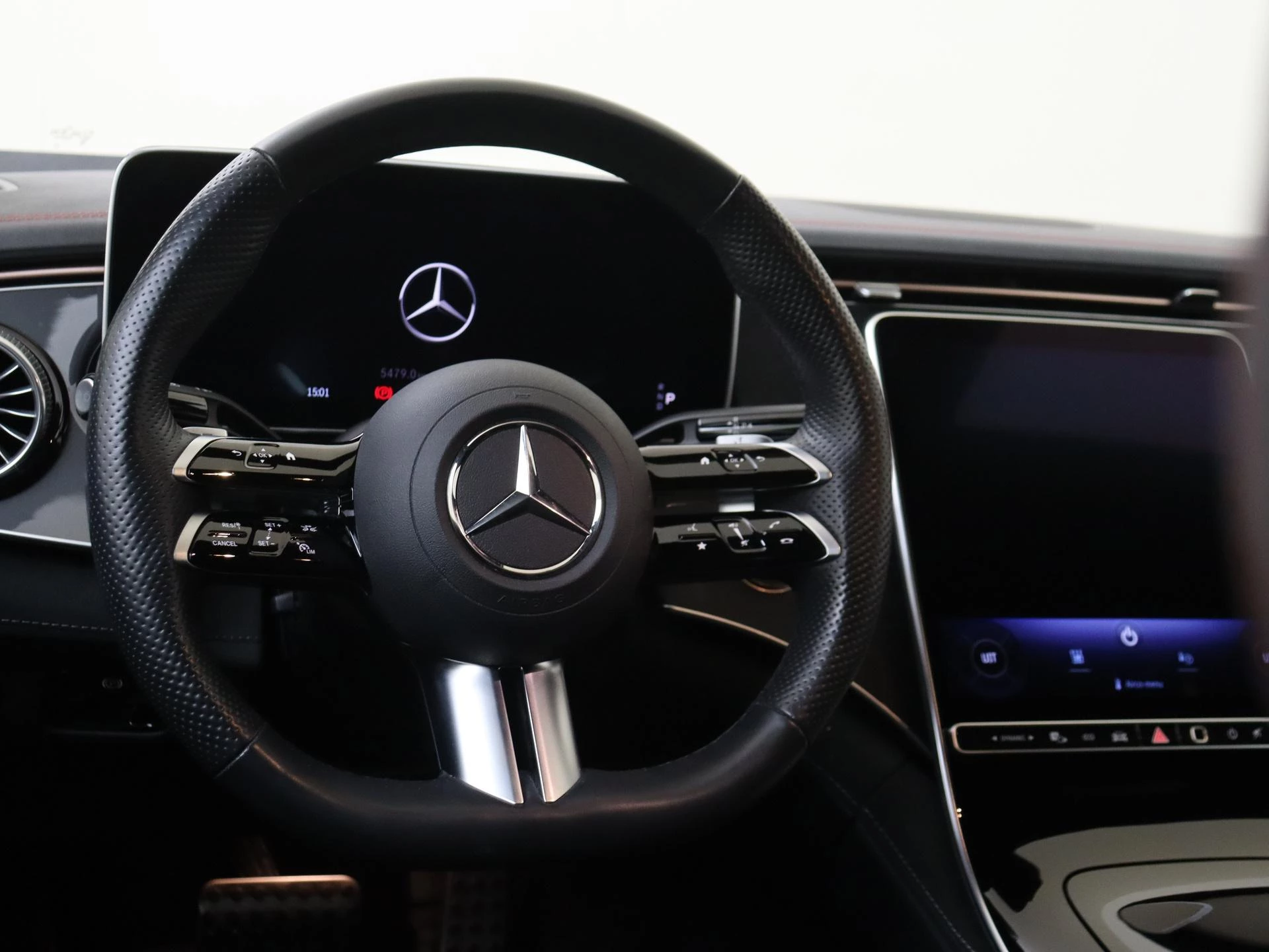 Mercedes-Benz-EQE-image-11