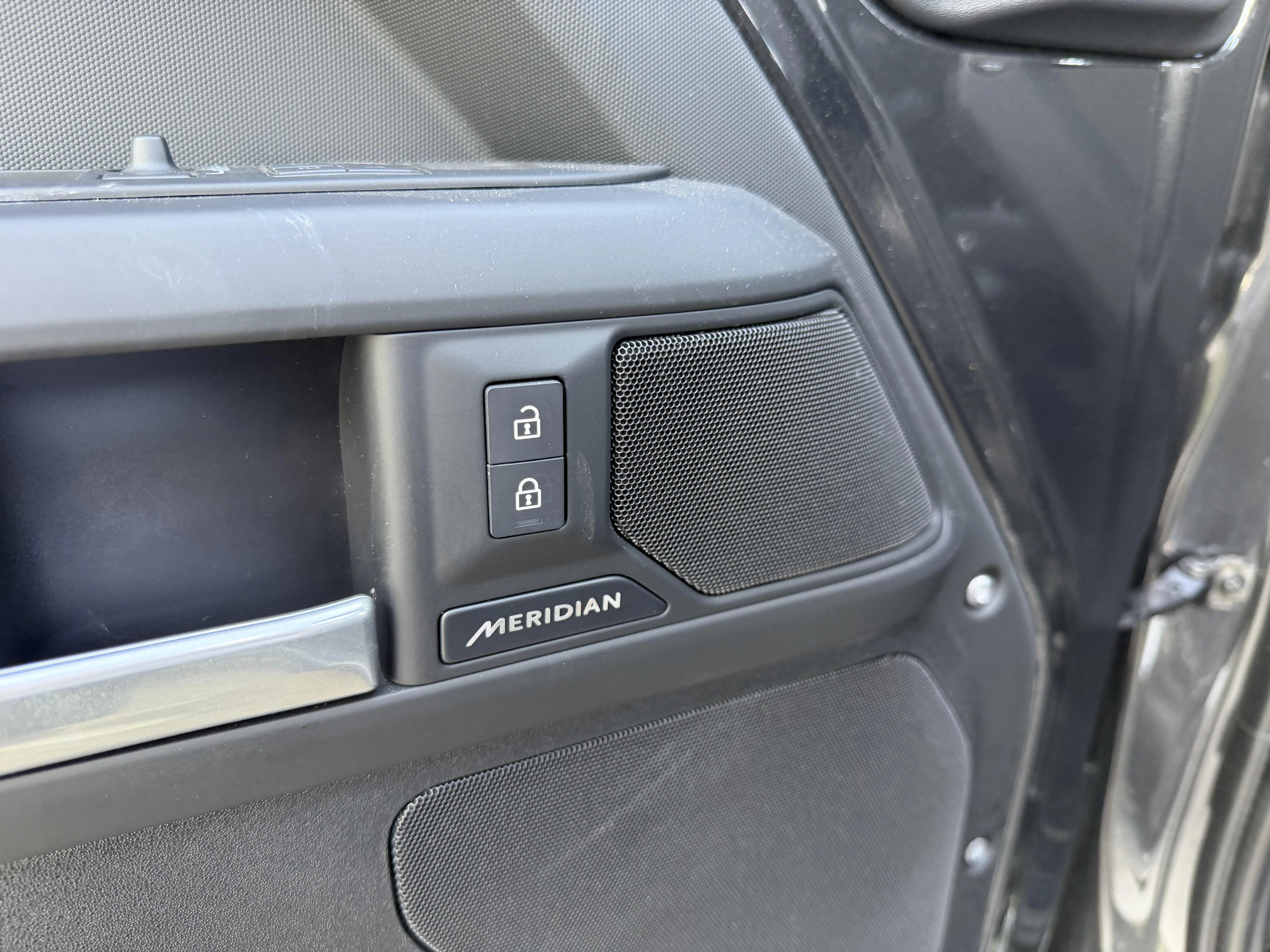 Land Rover-Defender-image-10