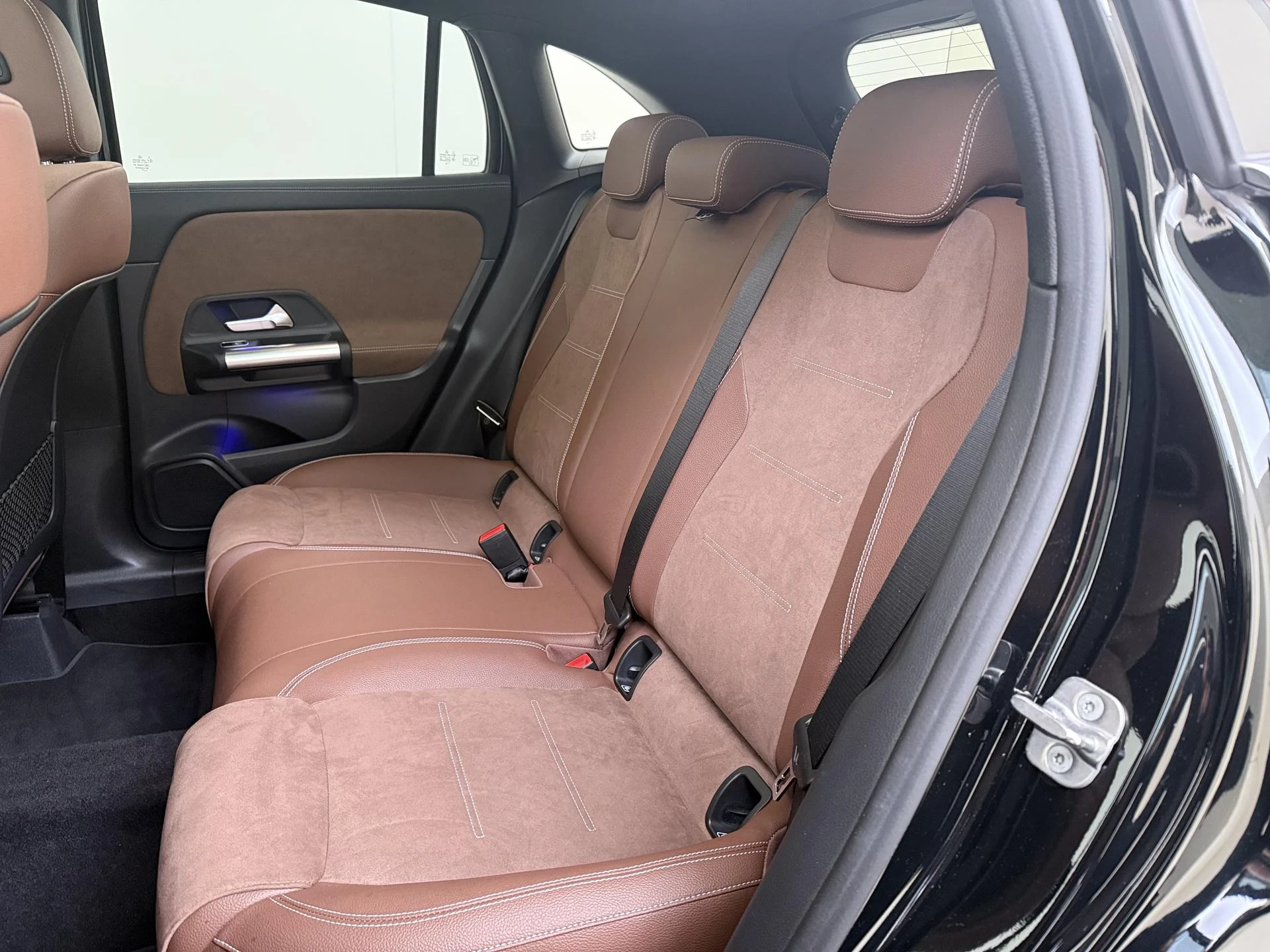 Mercedes-Benz-GLA-image-15