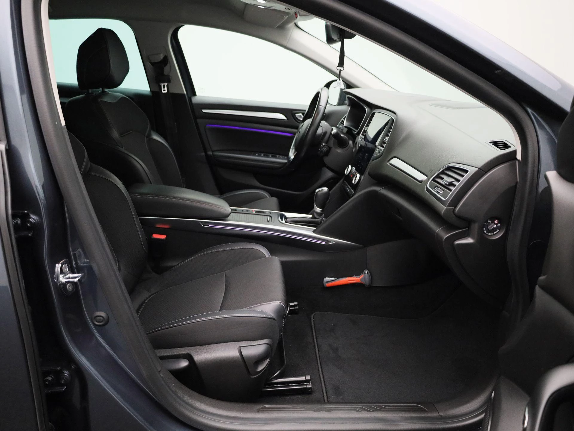 Renault-Megane E-Tech-image-32