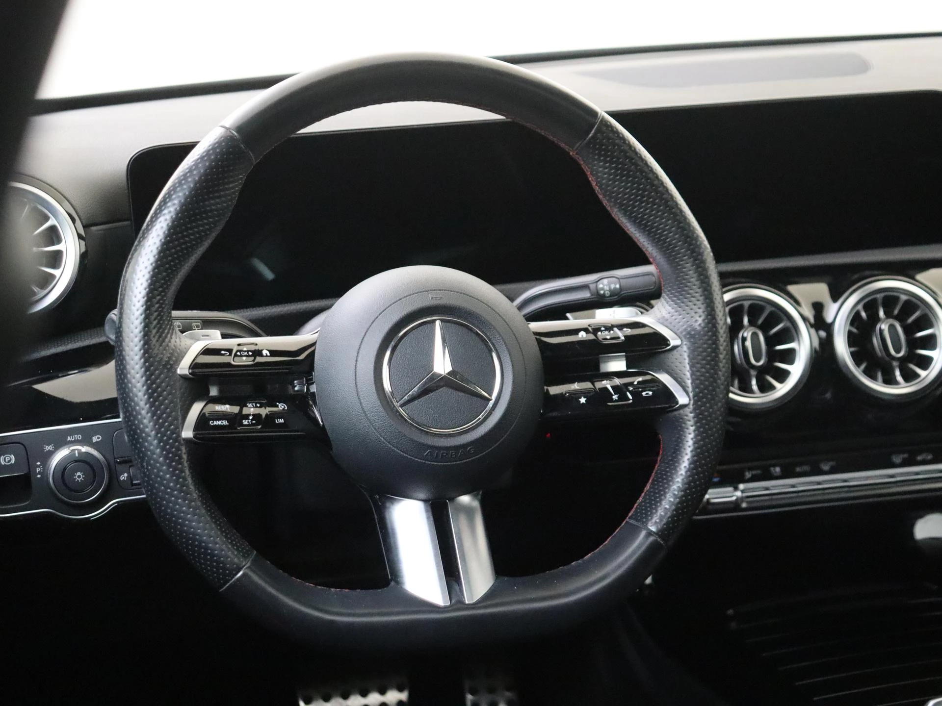 Mercedes-Benz-A-Klasse-image-9
