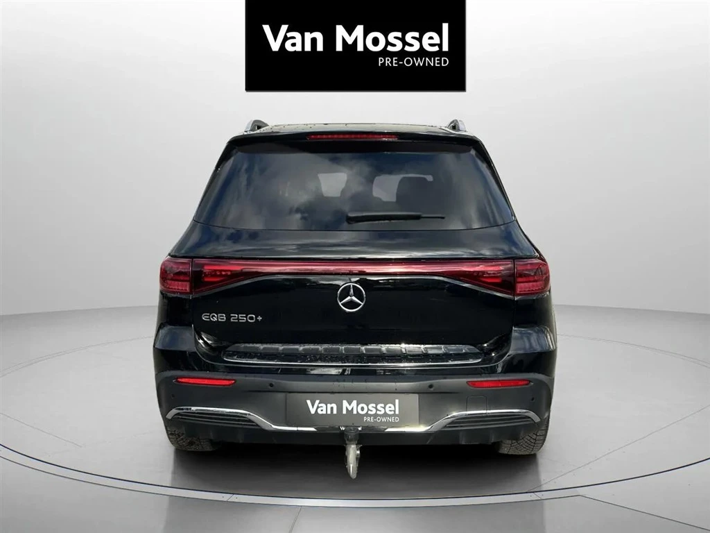 Mercedes-Benz-EQB-image-5