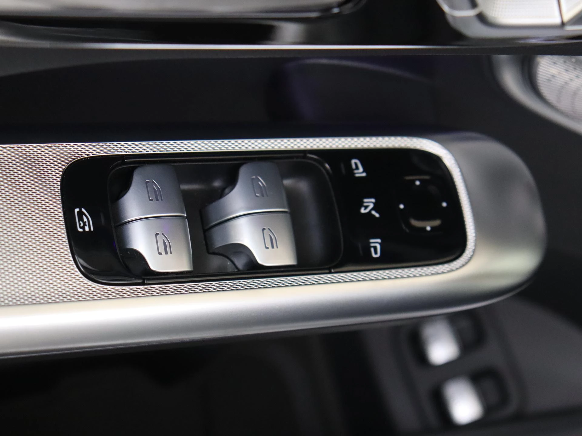 Mercedes-Benz-GLC-image-26