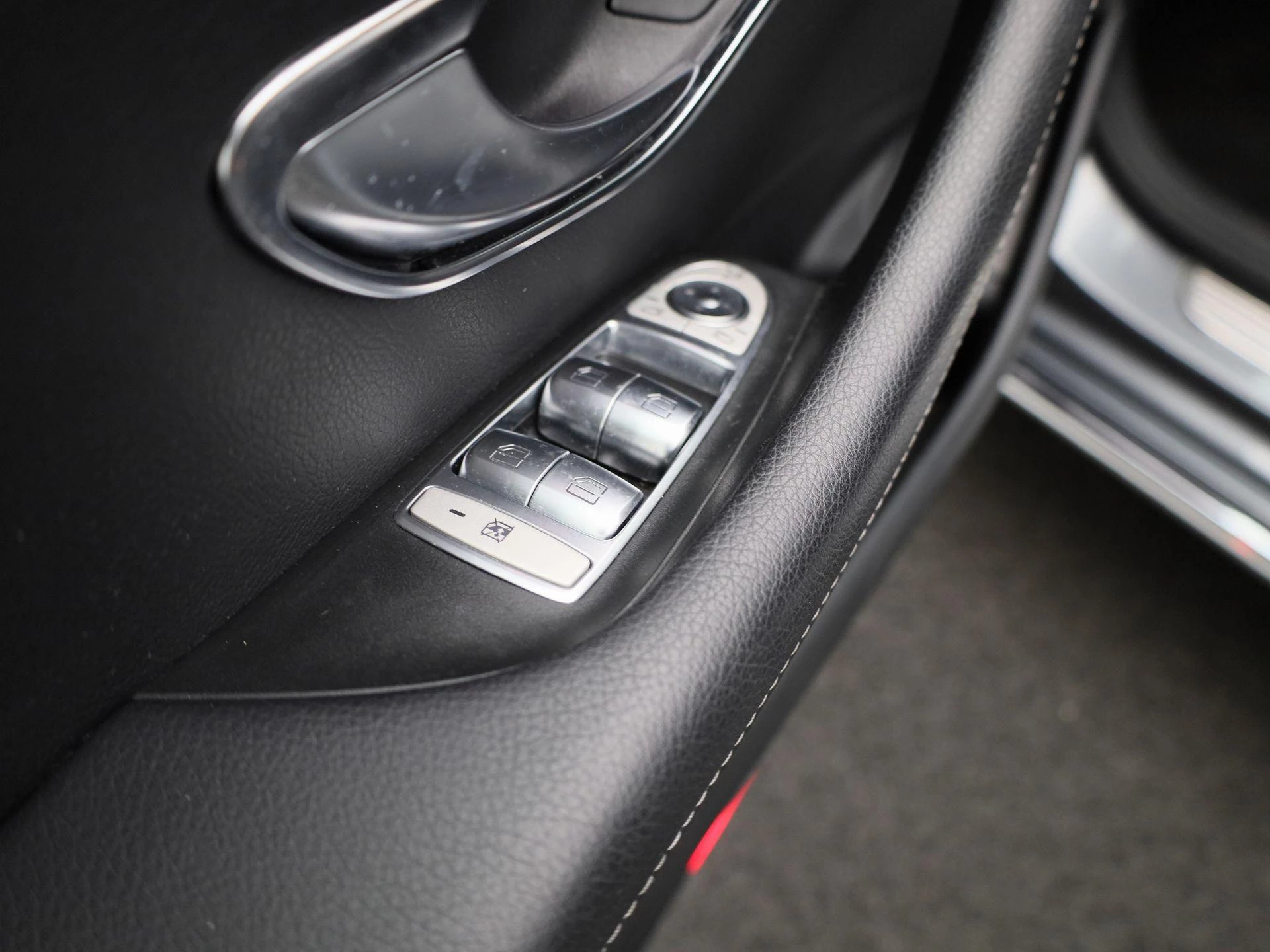 Mercedes-Benz-E-Klasse-image-25