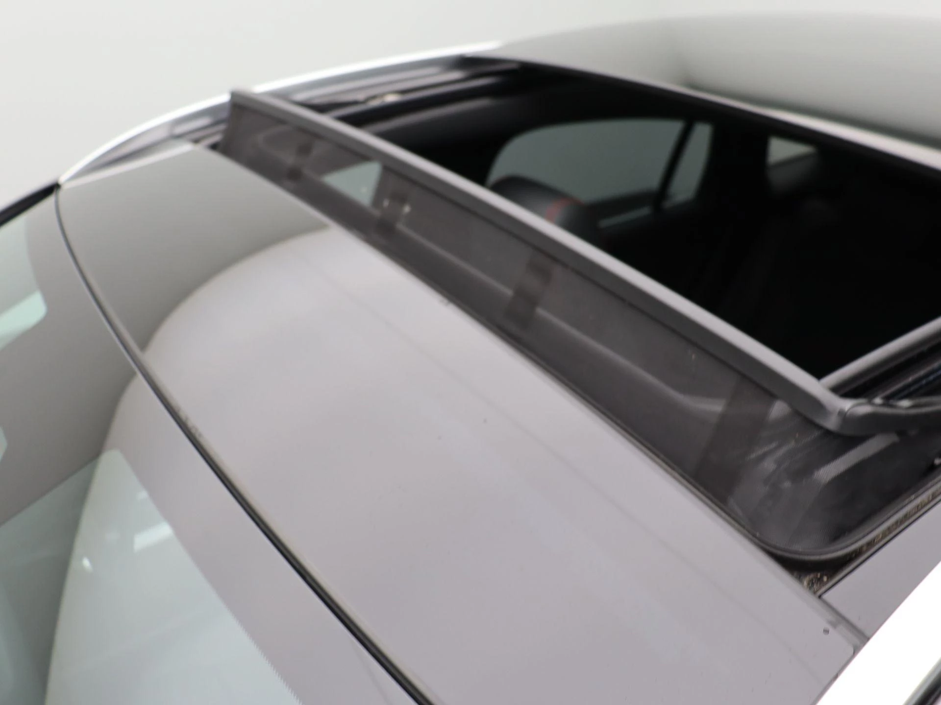 Mercedes-Benz-EQA-image-14