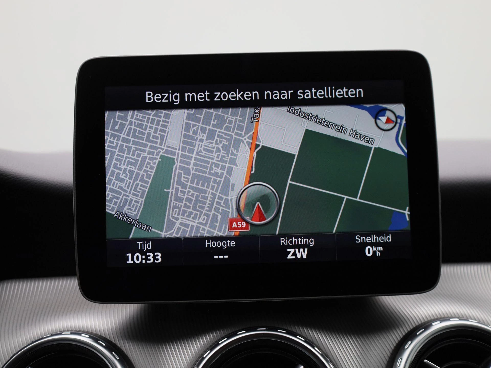 Mercedes-Benz-GLA-image-16