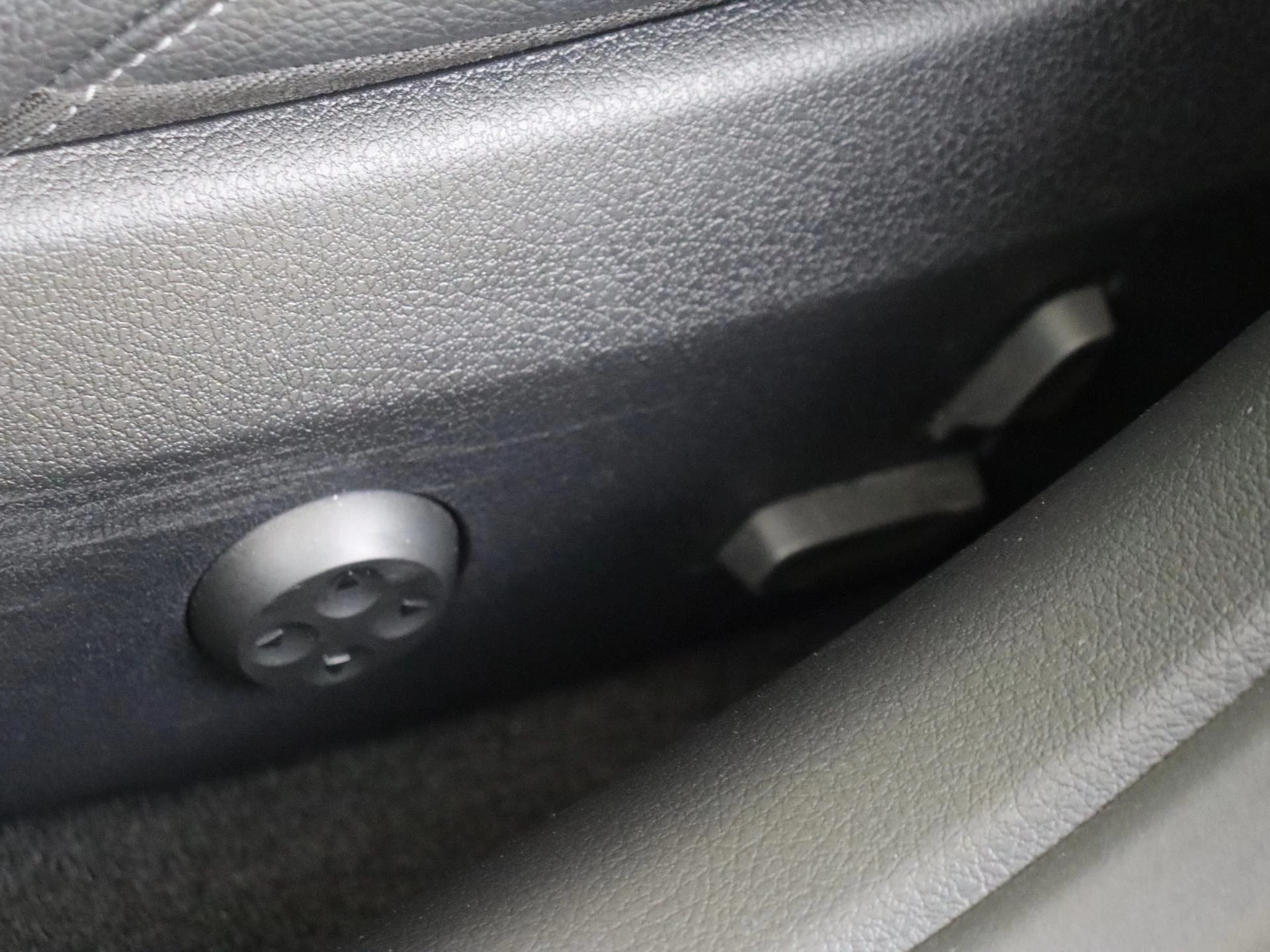 Mercedes-Benz-C-Klasse-image-26