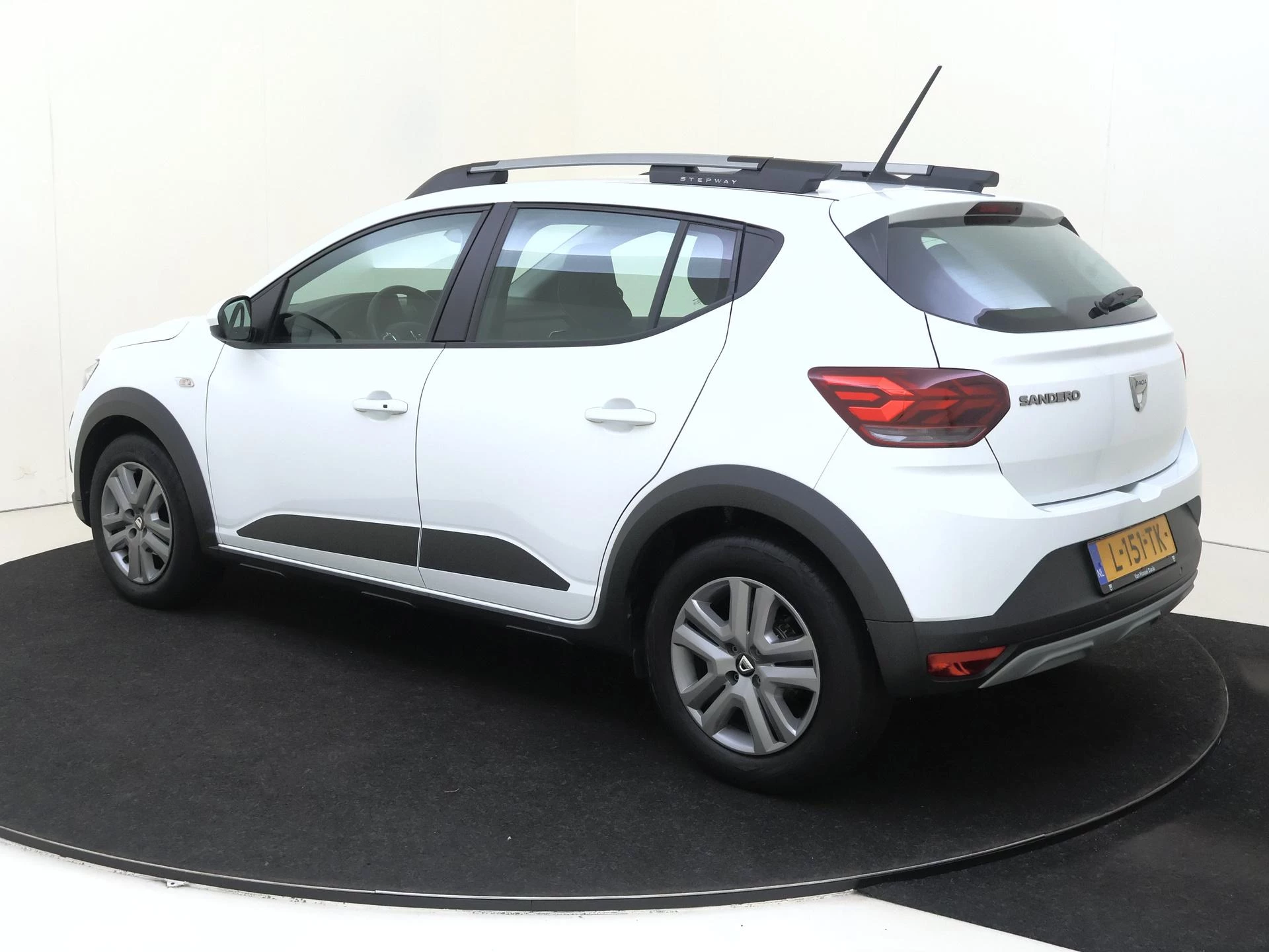 Dacia-Sandero Stepway-image-5